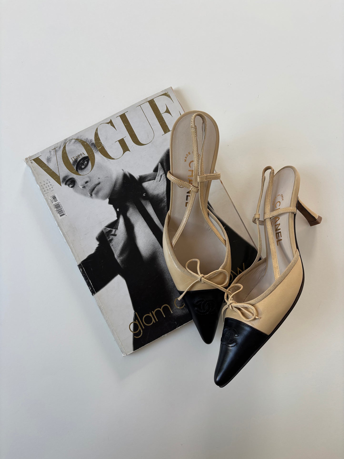Chanel by Karl Lagerfeld 2000s iconic CC beige bow sling back kitten heels (EU 38 / US 7.5)
