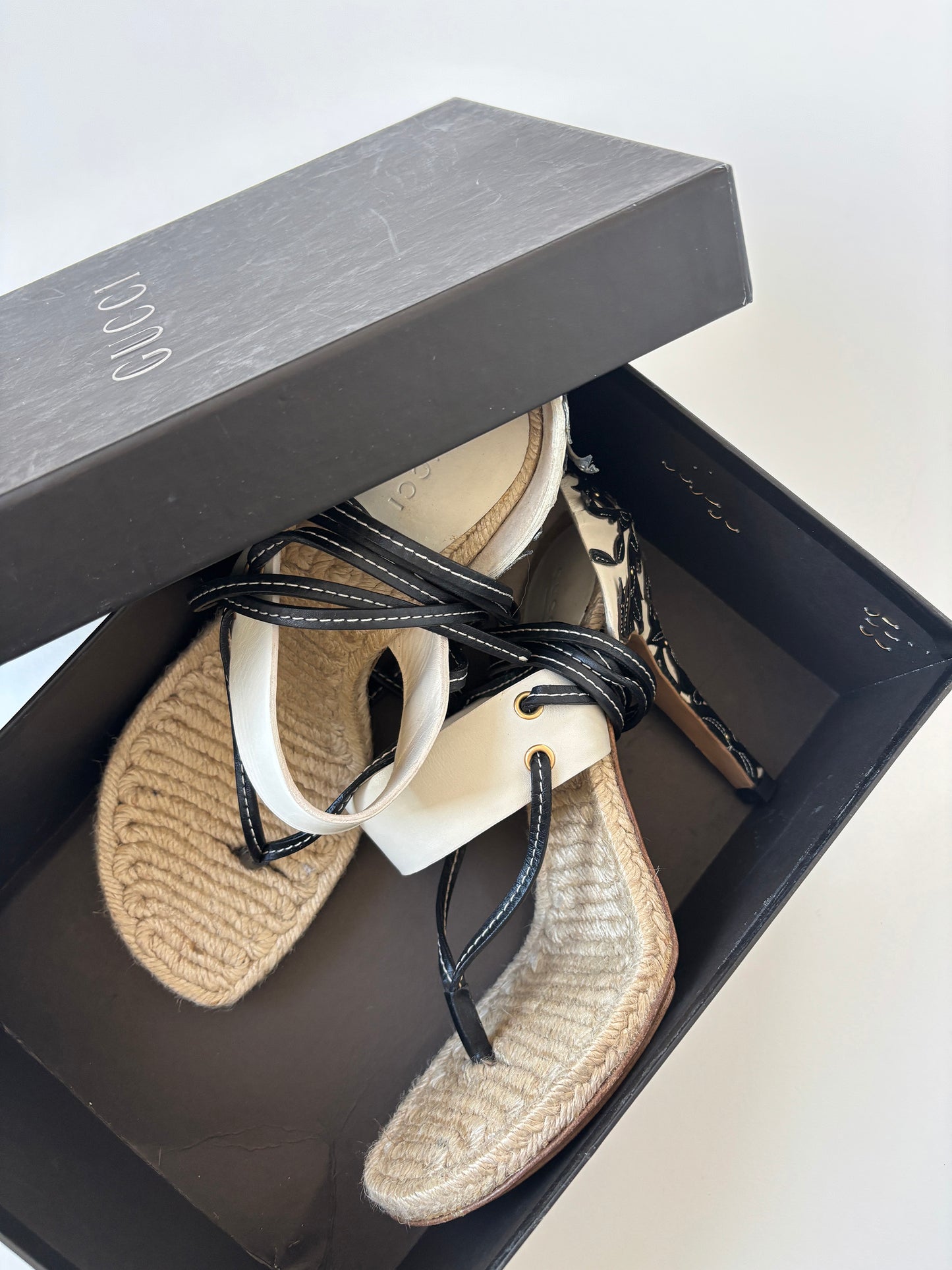 Gucci by Tom Ford 2000s raffia western strappy thong sandal heels UNWORN (EU 39 / US 8.5)