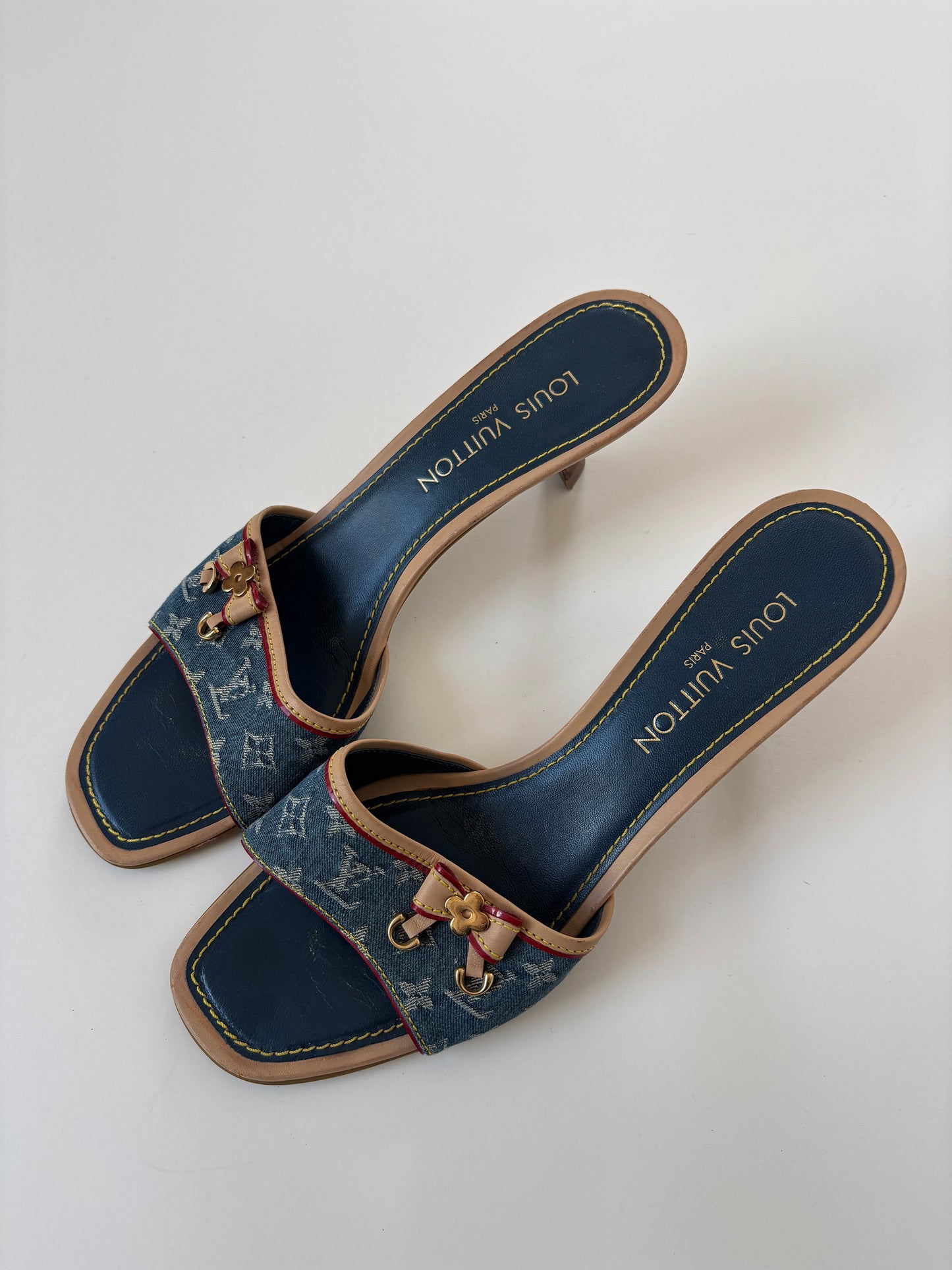 Louis Vuitton by Marc Jacobs denim monogram bow kitten heels (EU 40,5 / US 10)