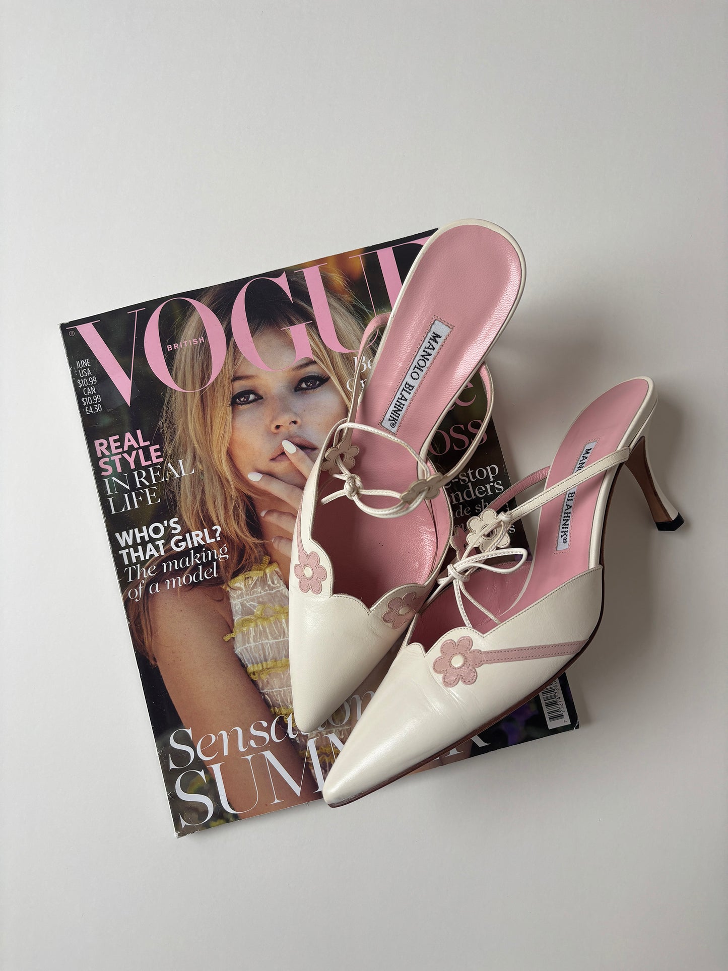Manolo Blahnik 2000s white pink daisy flower slingback heels (EU 38,5 / US 8)
