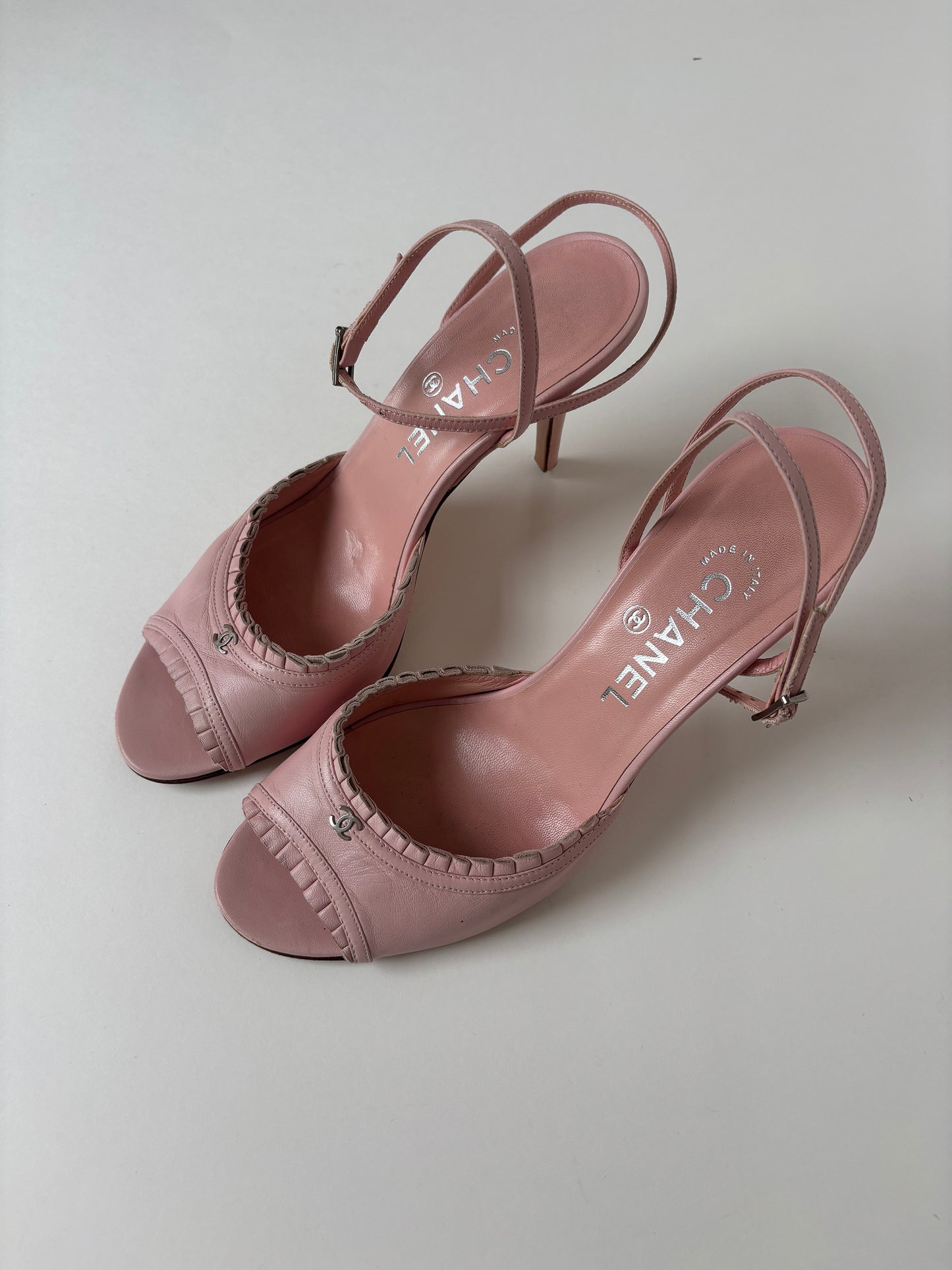 Chanel 2000s by Karl Lagerfeld iconic pink CC ruffle heels (EU 40 / US 9.5)