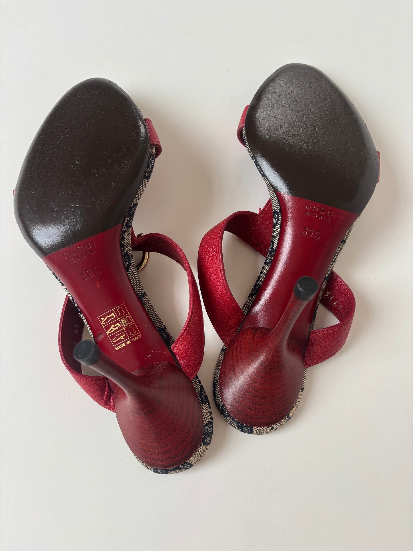 Gucci by Tom Ford 2000s red D-ring monogram sandals (EU 39,5 / US 9)