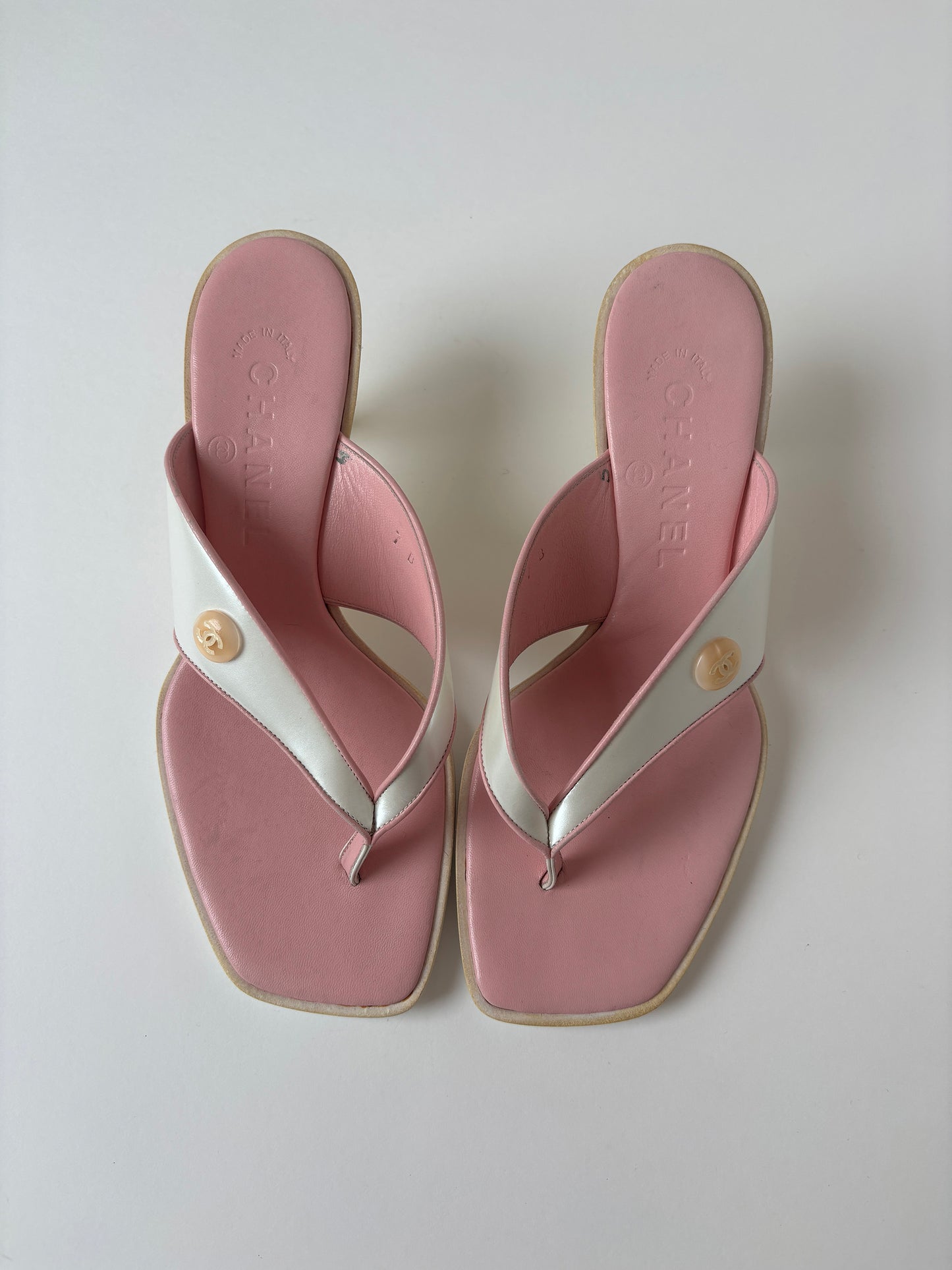 Chanel iconic 2000s by Karl Lagerfeld CC pearly pink thong kitten heels (EU 37/ US 6.5)