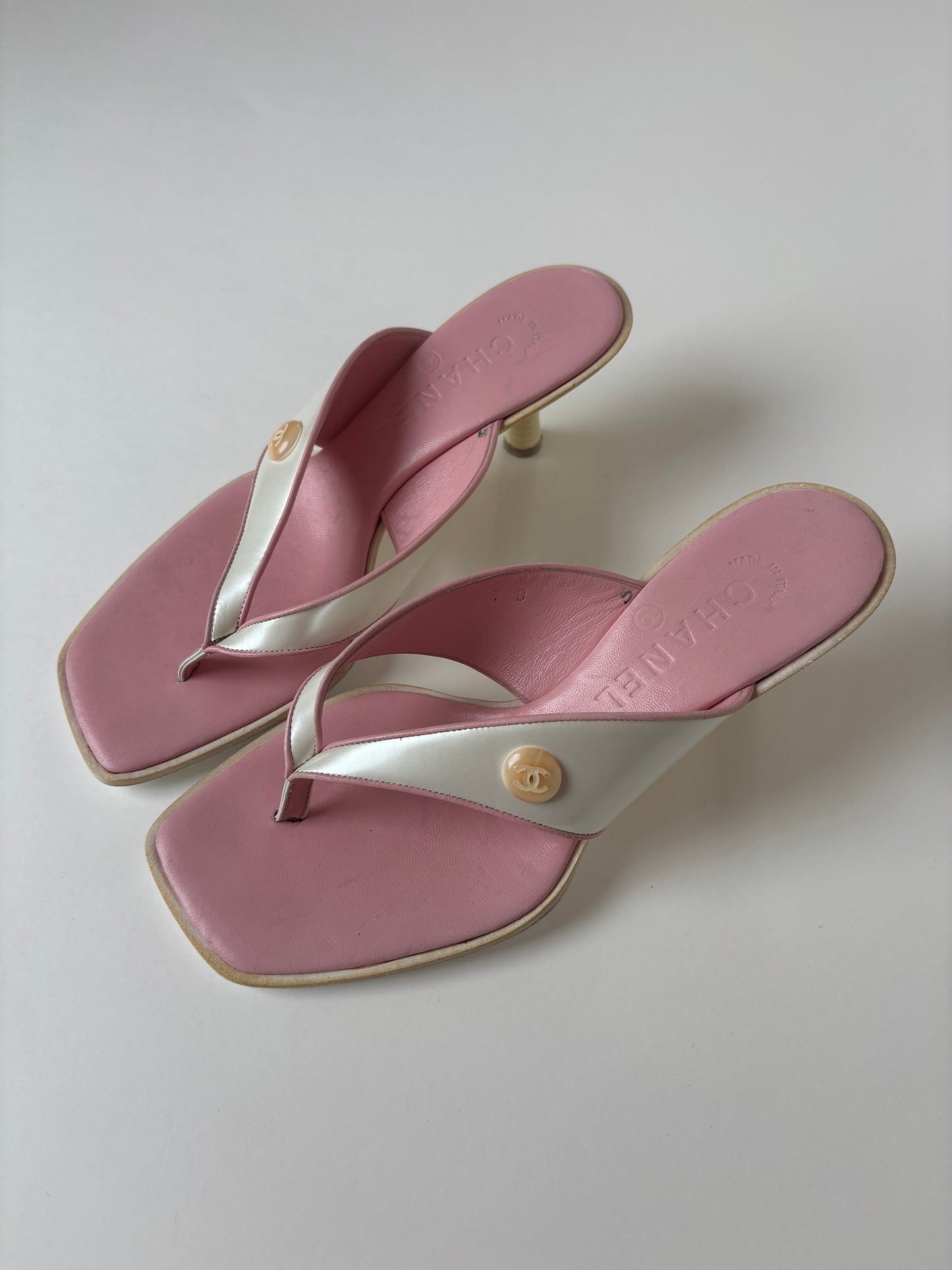 Chanel iconic 2000s by Karl Lagerfeld CC pearly pink thong kitten heels (EU 37/ US 6.5)