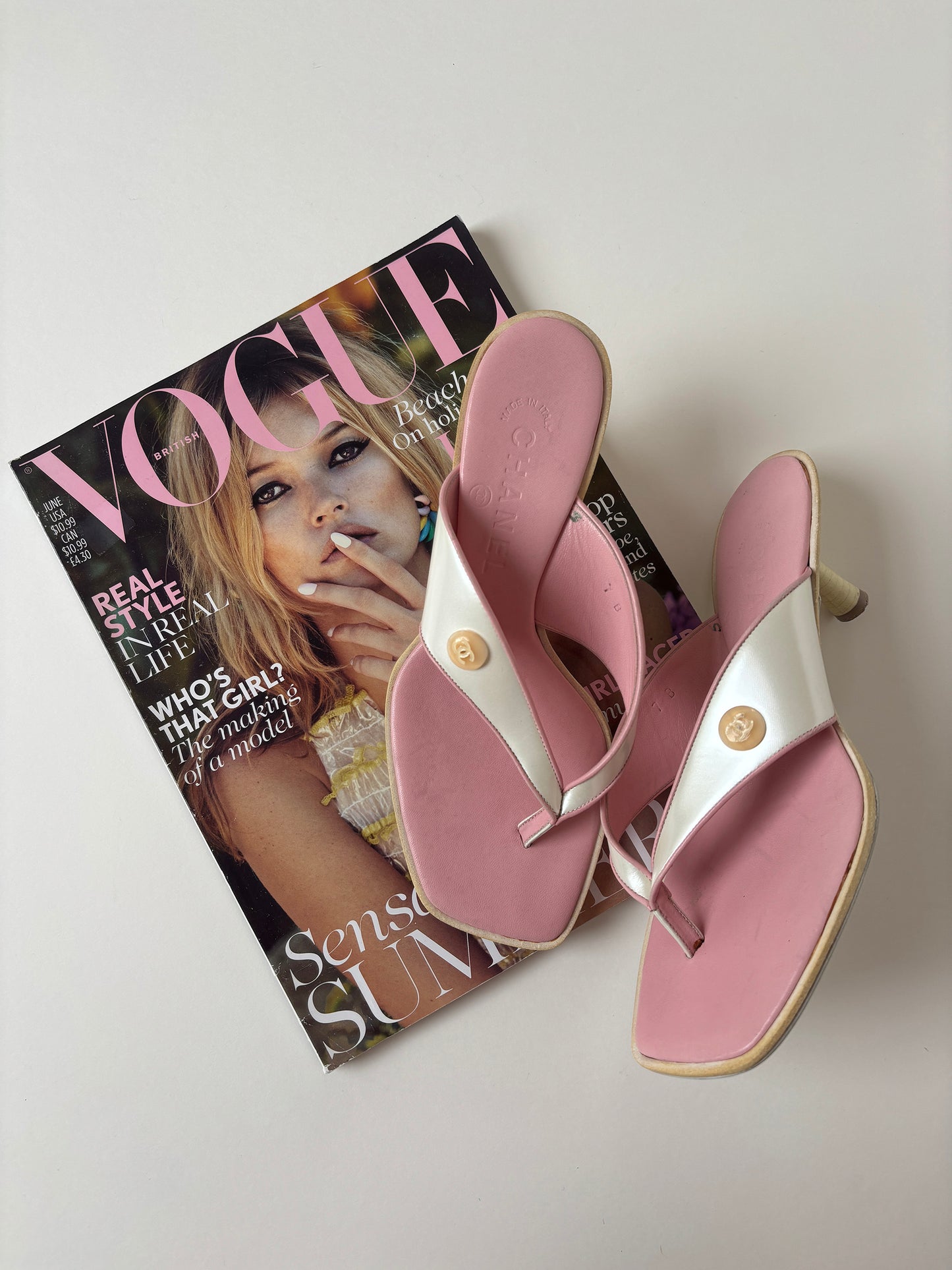 Chanel iconic 2000s by Karl Lagerfeld CC pearly pink thong kitten heels (EU 37/ US 6.5)