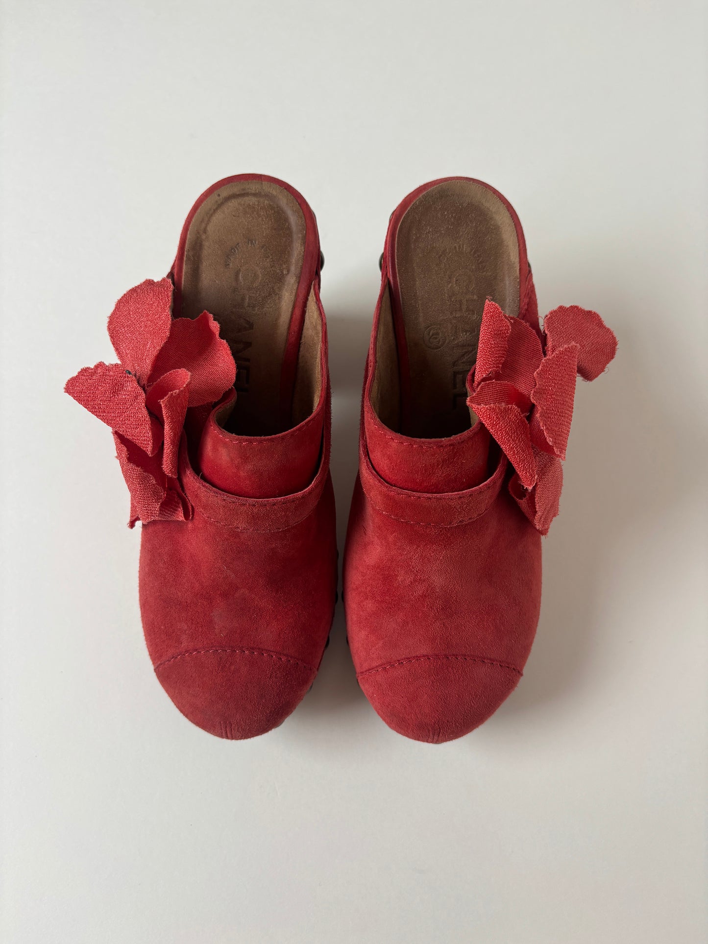Chanel 2000s by Karl Lagerfeld red Camellia flower clogs (EU 36 / US 5.5)