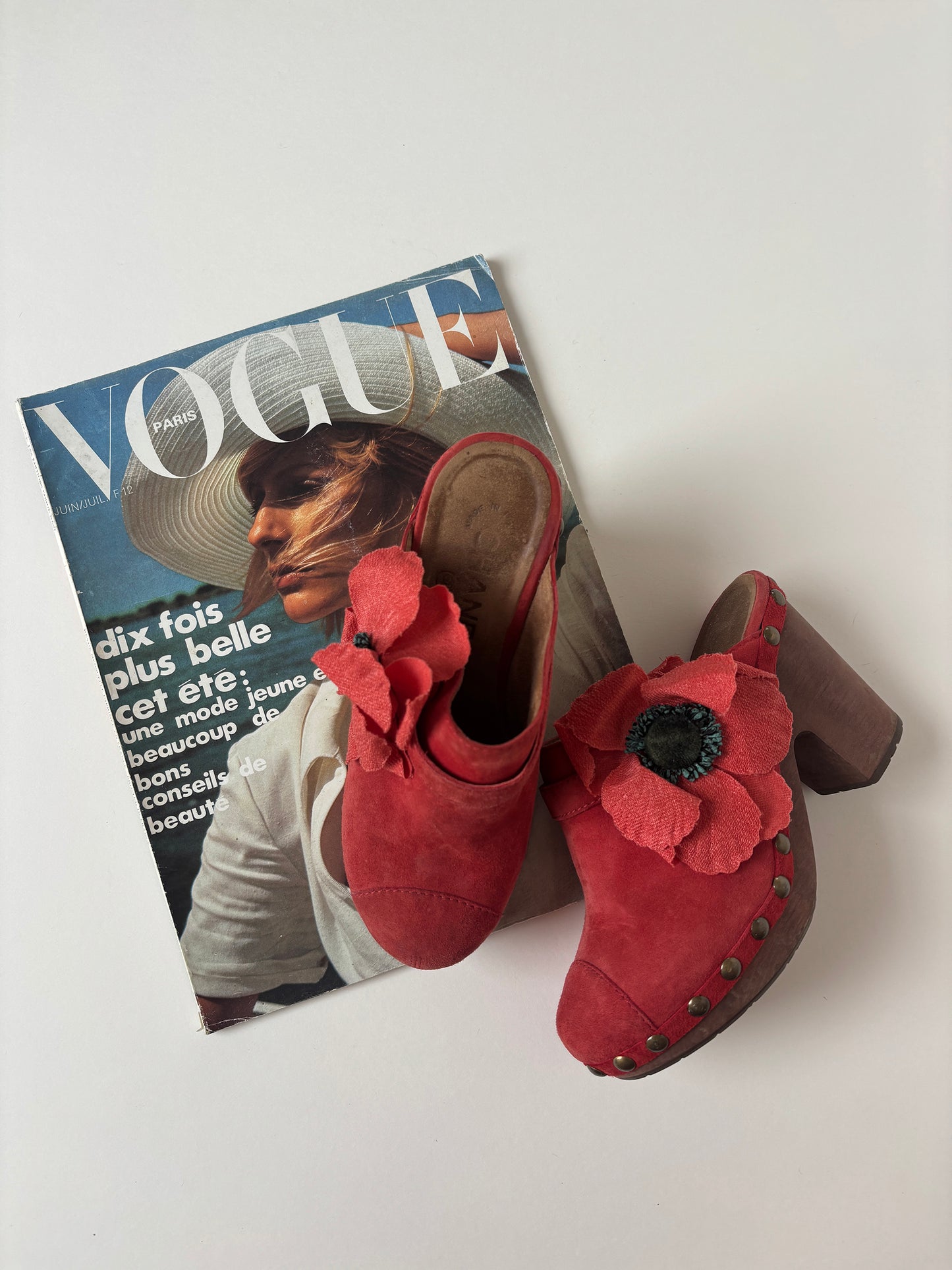 Chanel 2000s by Karl Lagerfeld red Camellia flower clogs (EU 36 / US 5.5)