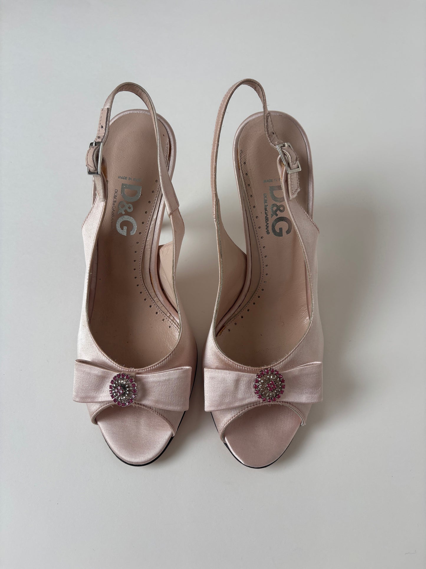 Dolce & Gabanna 2000s pink satin jewelry bow heels (EU 37,5 / US 7)