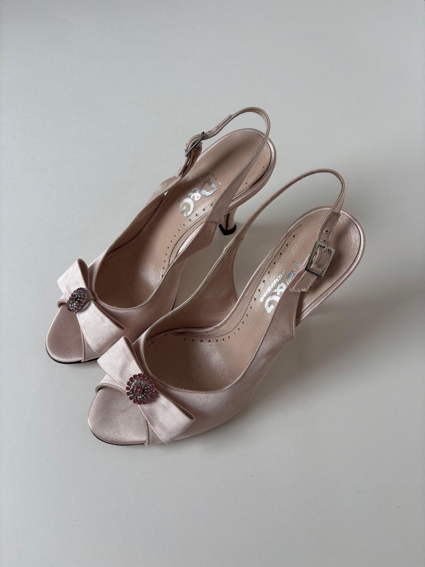 Dolce & Gabanna 2000s pink satin jewelry bow heels (EU 37,5 / US 7)