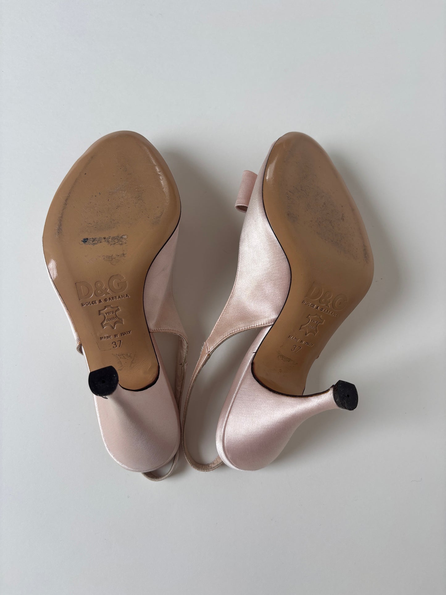 Dolce & Gabanna 2000s pink satin jewelry bow heels (EU 37,5 / US 7)