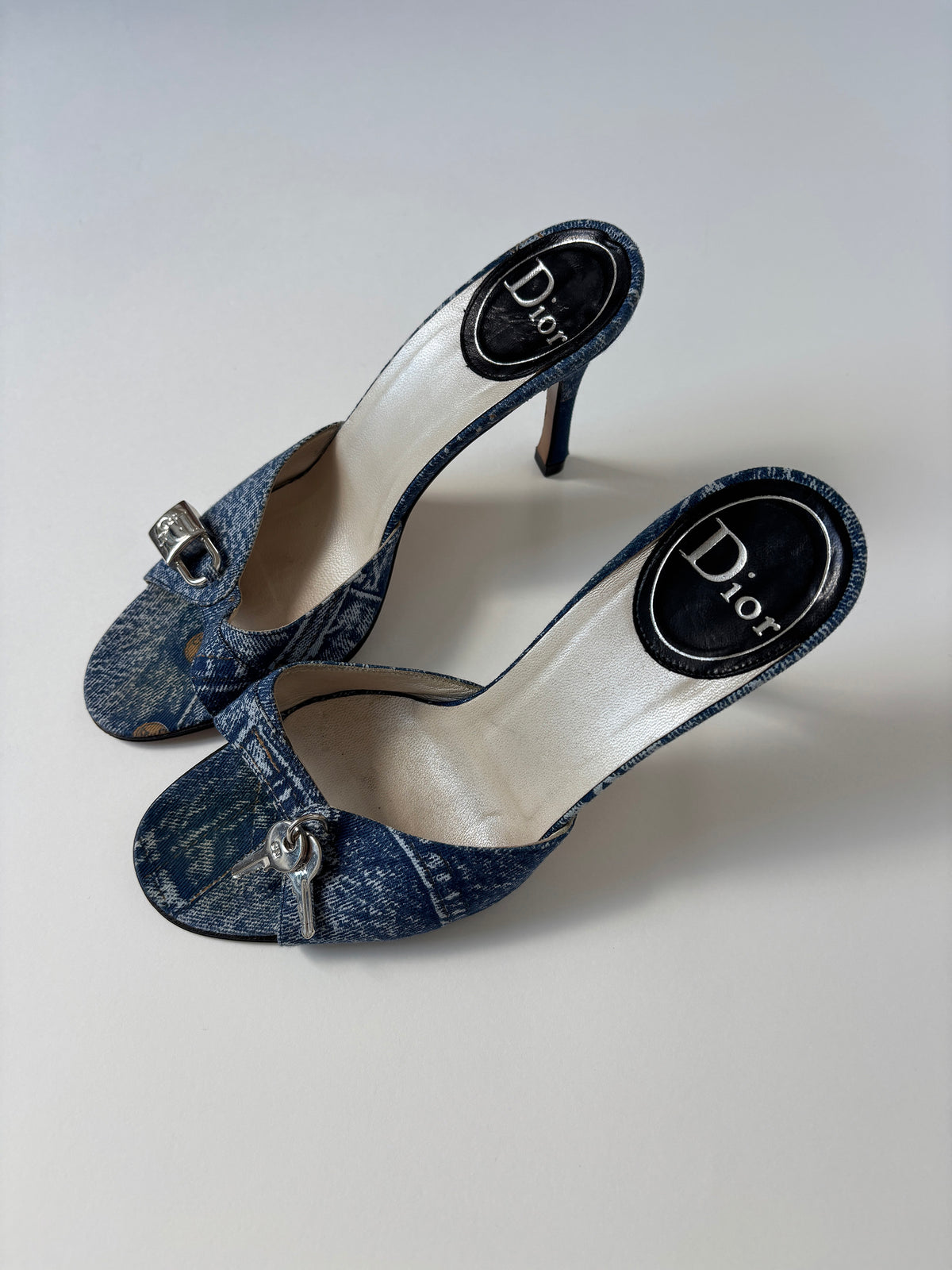 Christian Dior by John Galliano S/S 2001 iconic denim lock key heels (EU 38,5 / US 8)