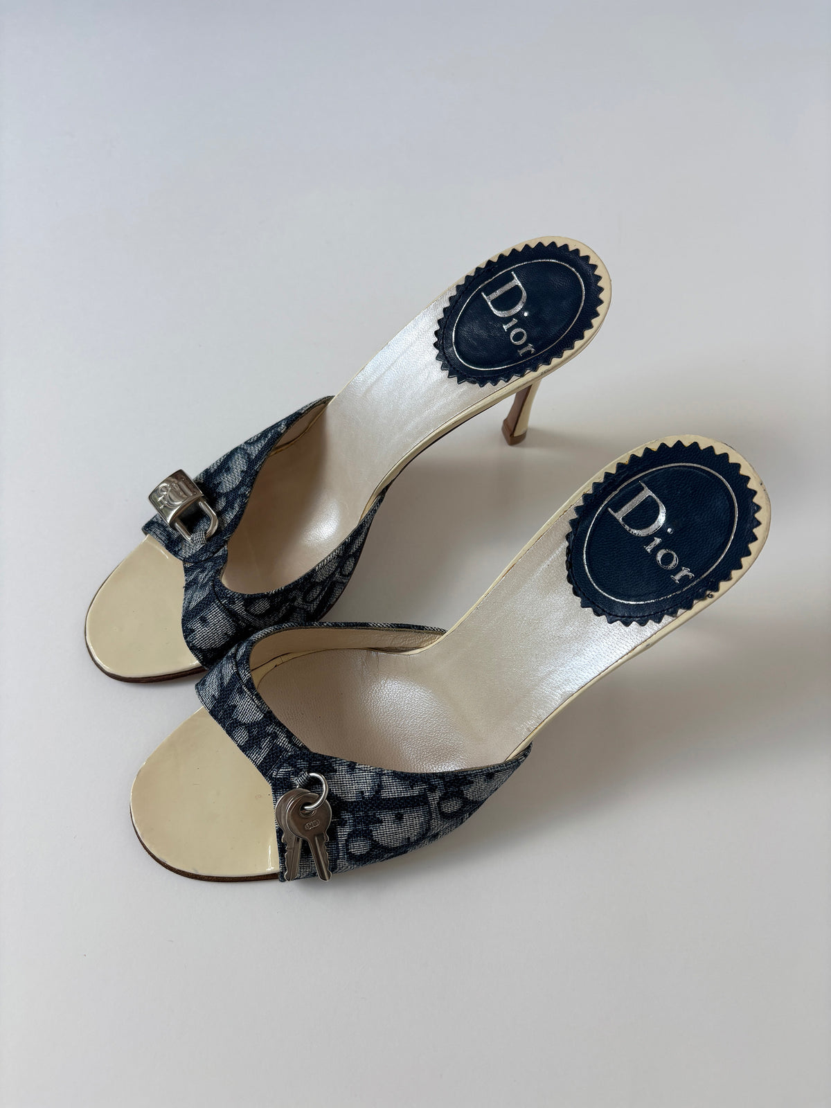 Christian Dior by John Galliano S/S 2003 iconic denim blue monogram lock key heels (EU 39 / US 8.5)