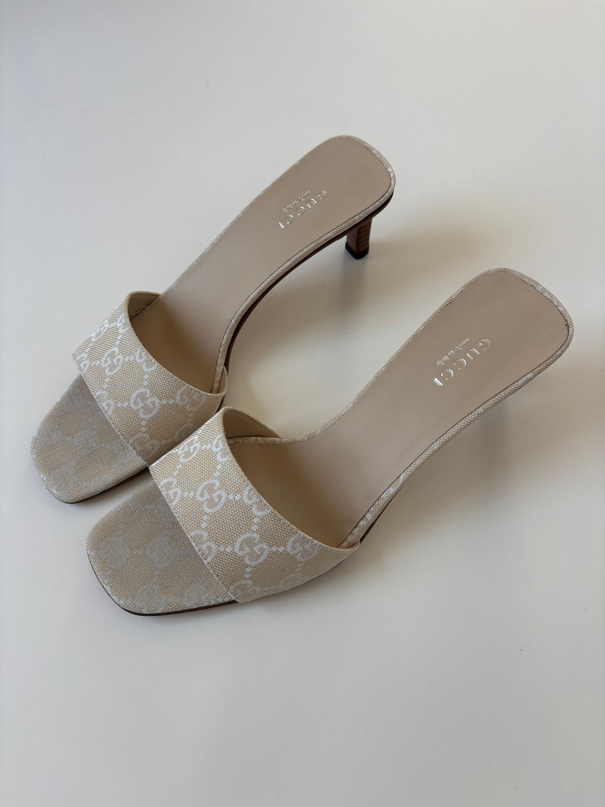 Gucci by Tom Ford 1990s ivory monogram sandals UNWORN (EU 38 / US 7.5)