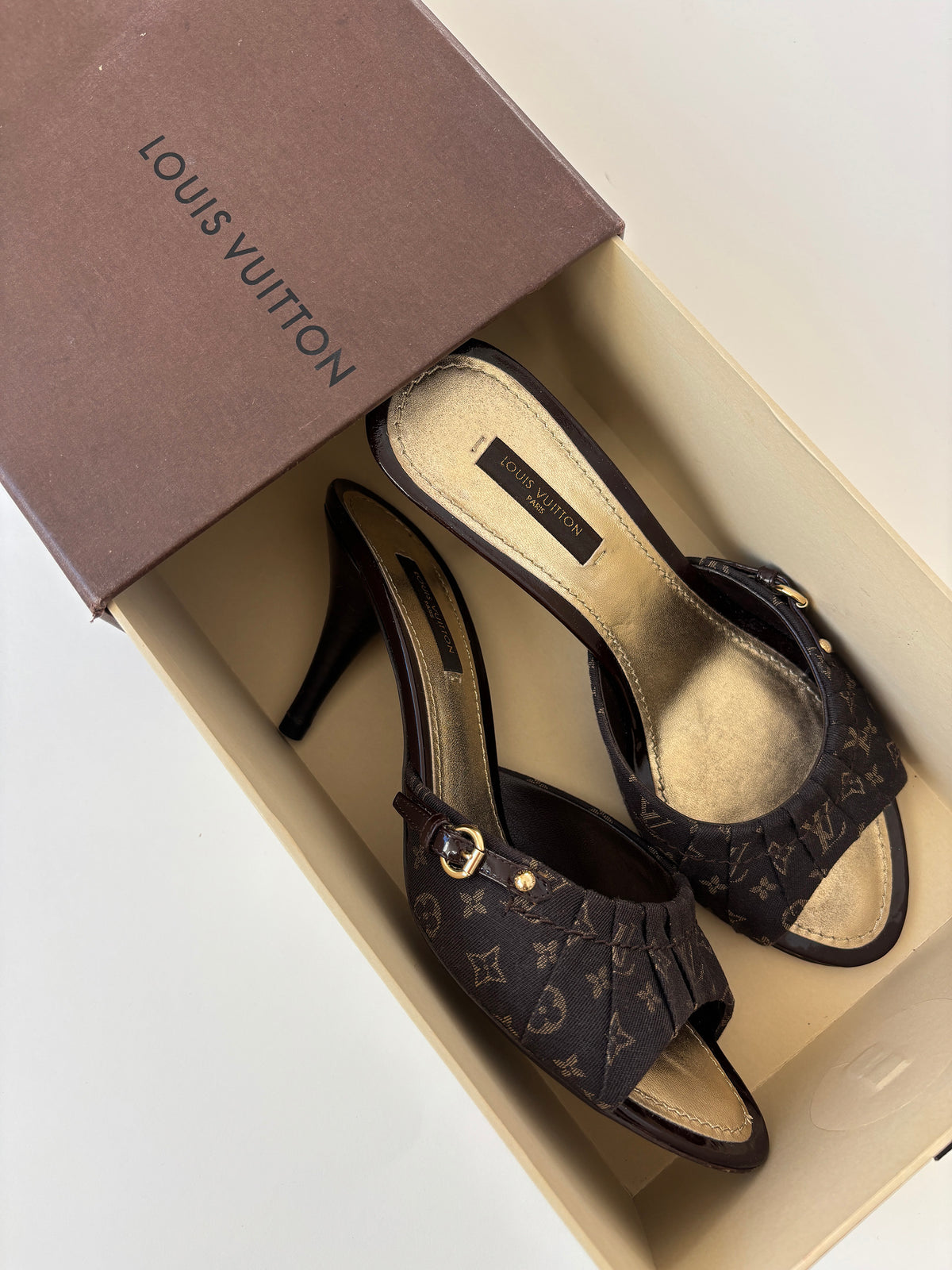 Louis Vuitton by Marc Jacobs brown monogram kitten heels (EU 37,5 / US 7)