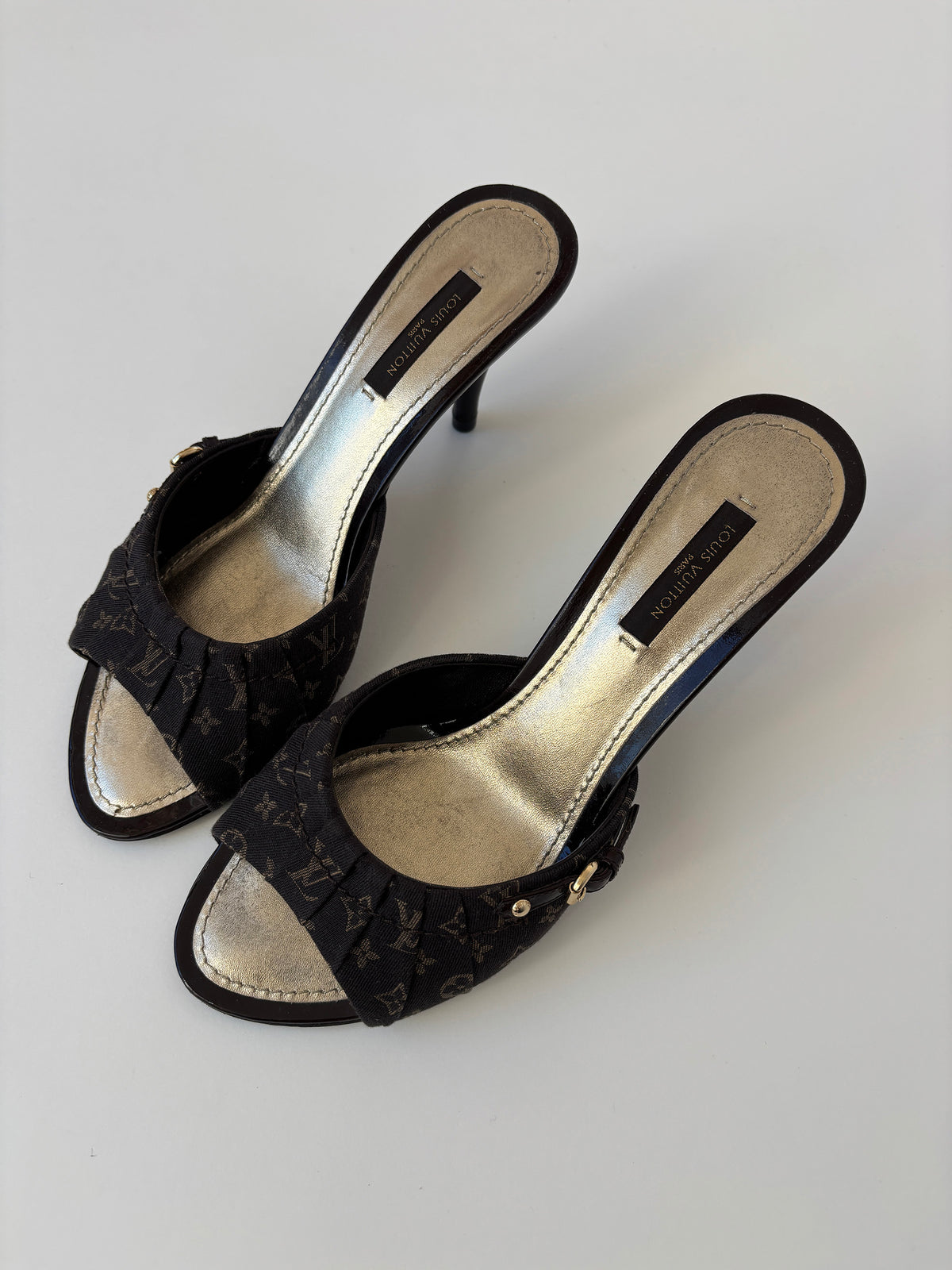 Louis Vuitton by Marc Jacobs brown monogram kitten heels (EU 37,5 / US 7)