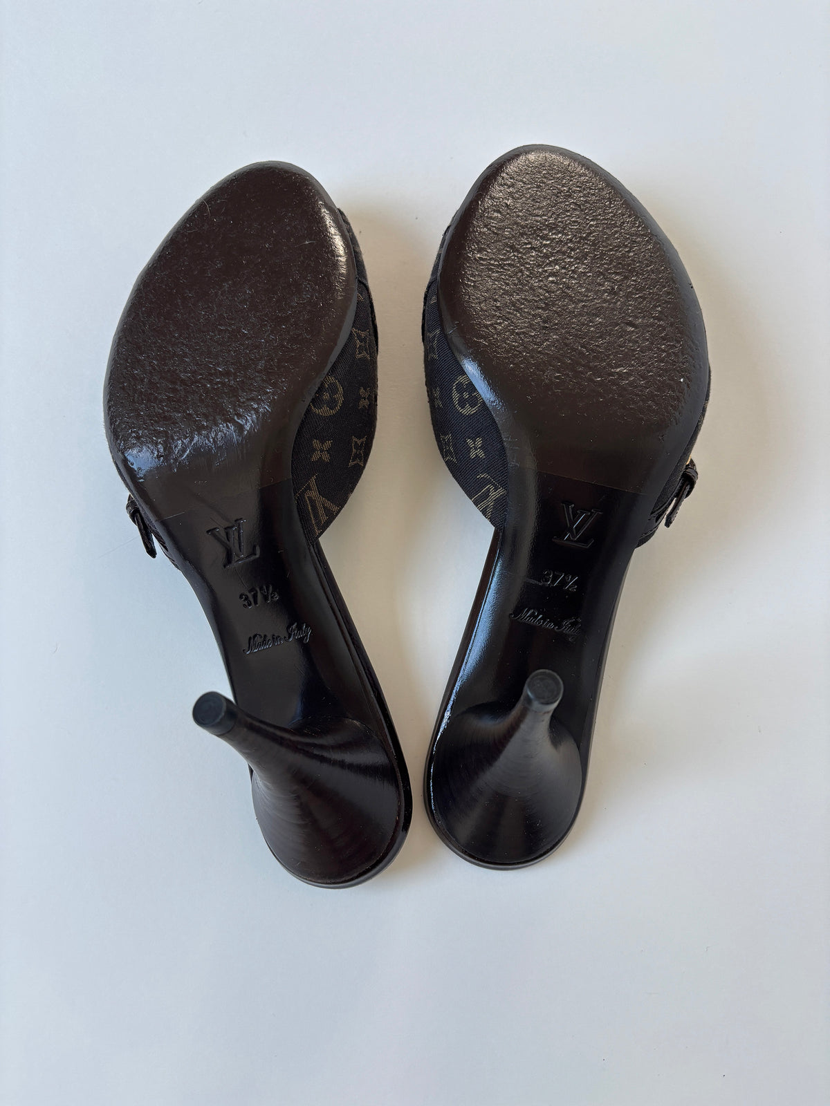Louis Vuitton by Marc Jacobs brown monogram kitten heels (EU 37,5 / US 7)