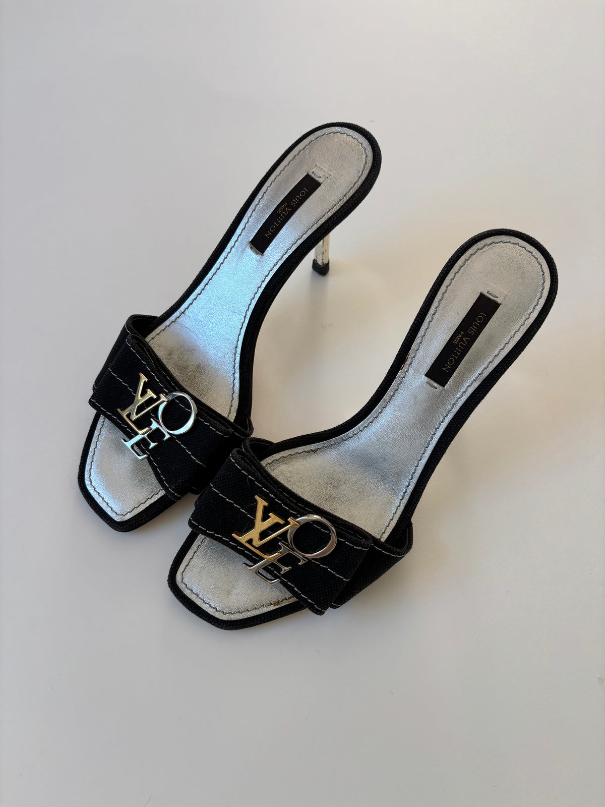 Louis Vuitton by Marc Jacobs LOVE denim kitten heels (EU 36 / US 5.5)