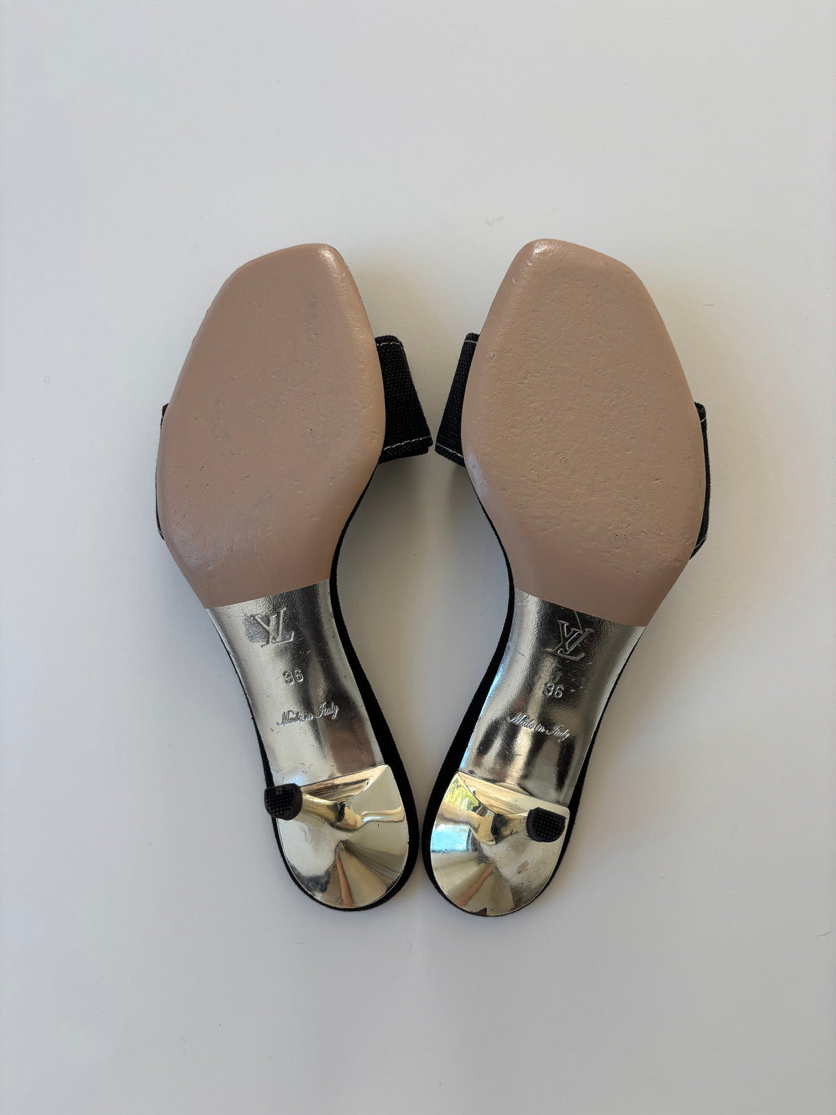 Louis Vuitton by Marc Jacobs LOVE denim kitten heels (EU 36 / US 5.5)