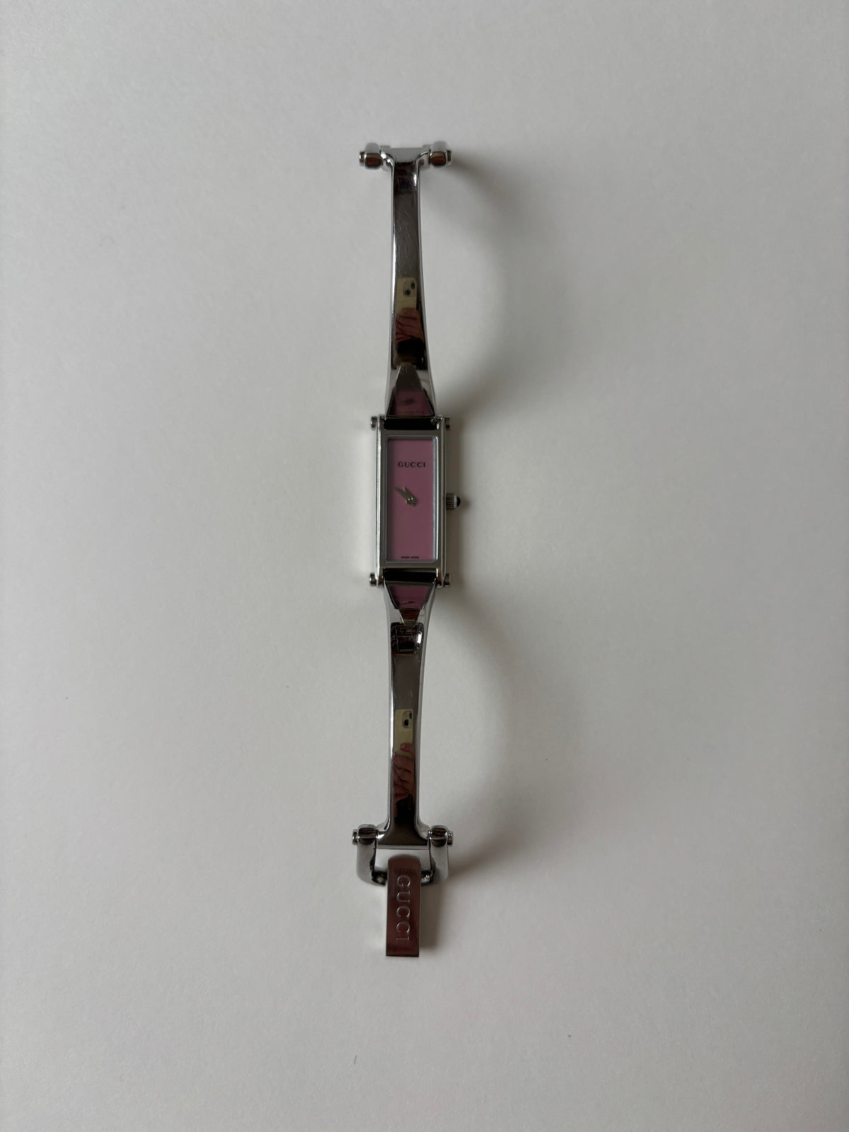 Gucci by Tom Ford 2000s 1500L pink mother of pearl silver bangle watch