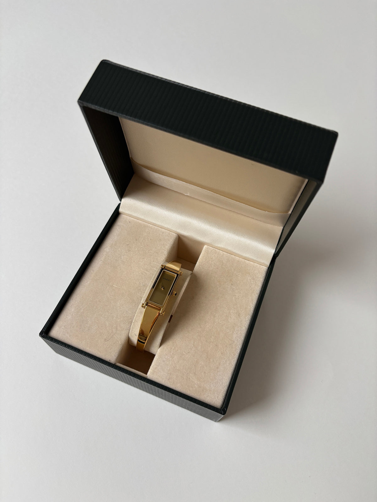 Gucci by Tom Ford 1990s 1500L 18K gold plated bangle watch