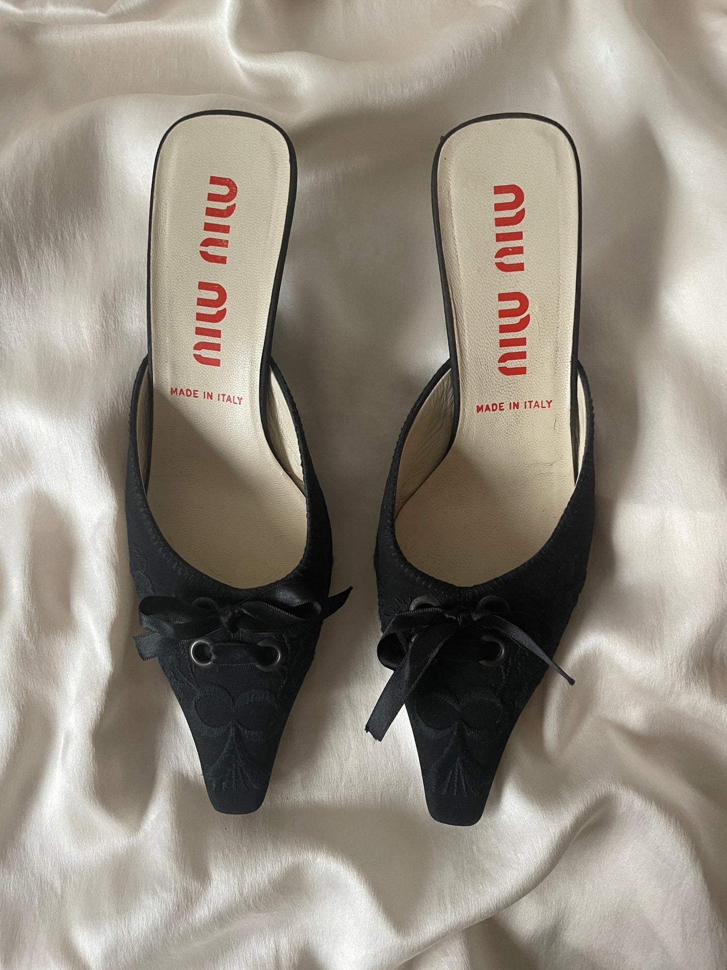 Miu Miu embroidered bow kitten heel mules (EU 36 / US 5,5)