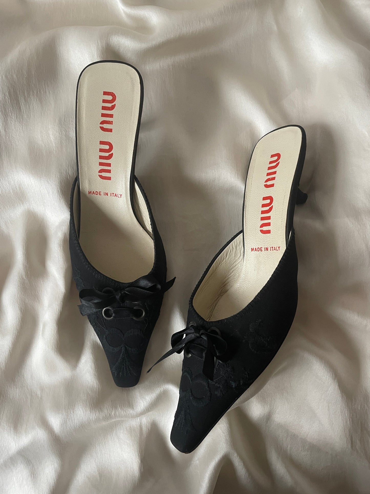 Miu Miu embroidered bow kitten heel mules (EU 36 / US 5,5)