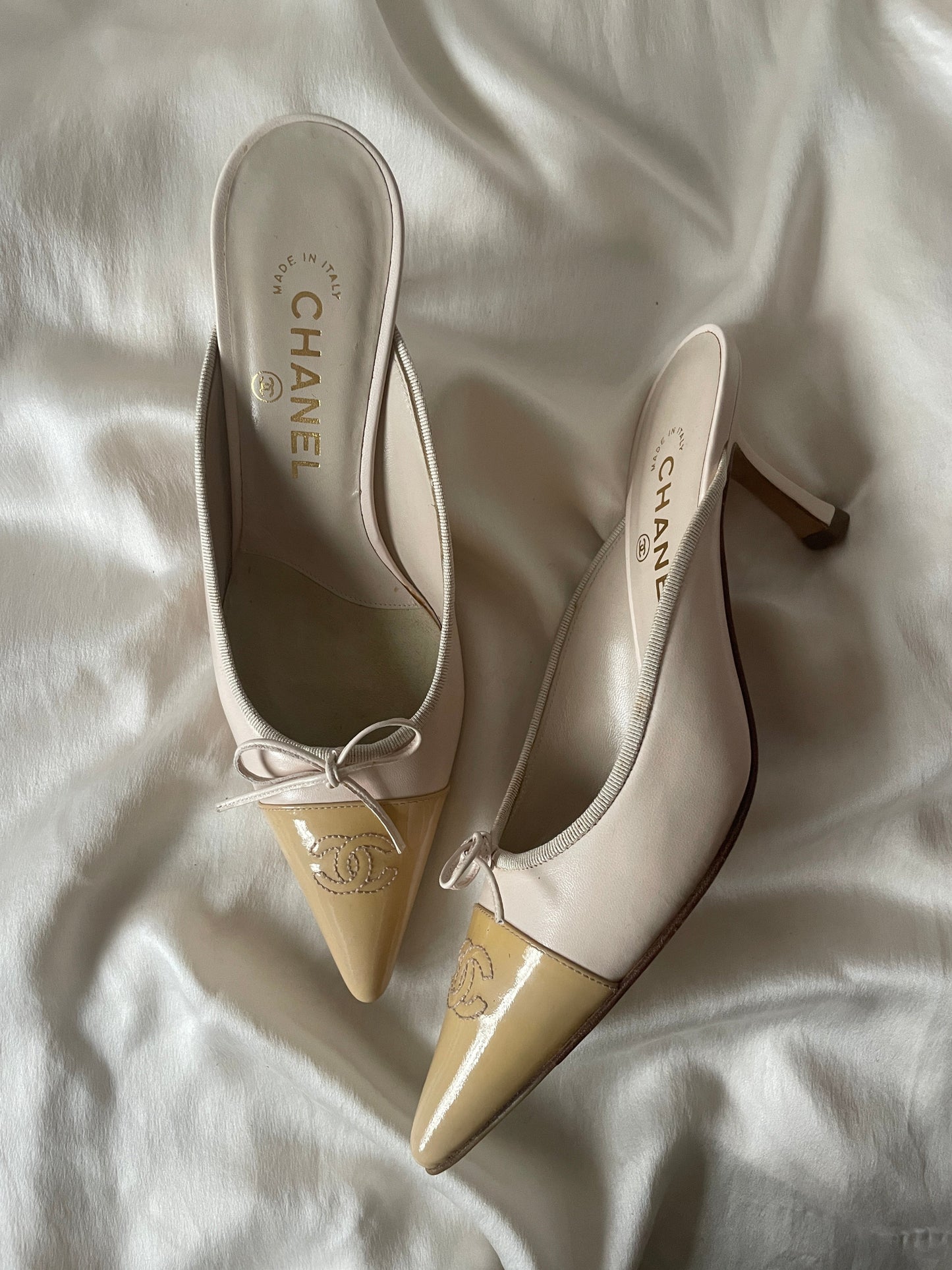 Chanel CC pointed two toned bow mules with patent leather details