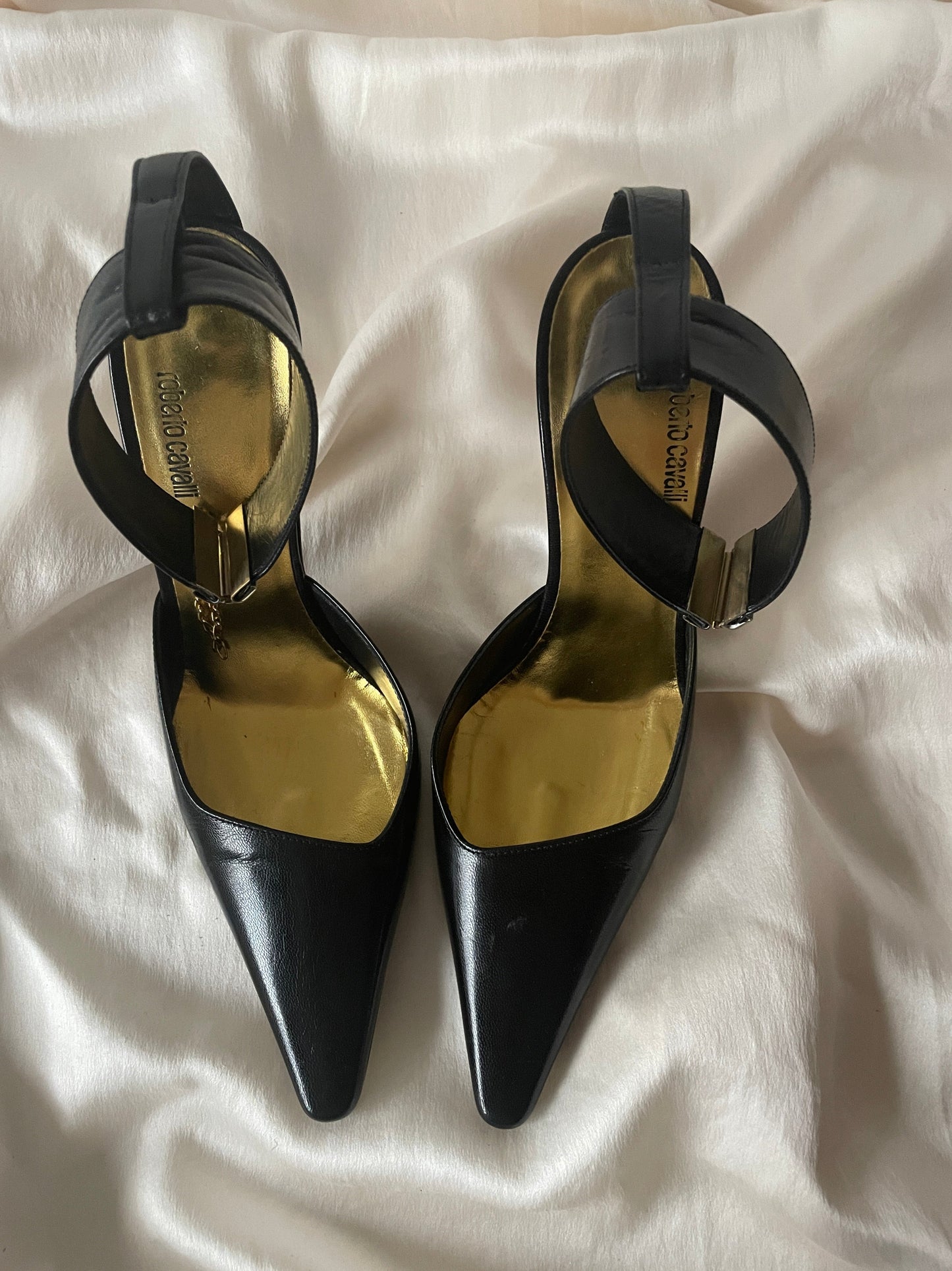 Roberto Cavalli pointed ankle cuff heels (EU 36 / US 5,5)