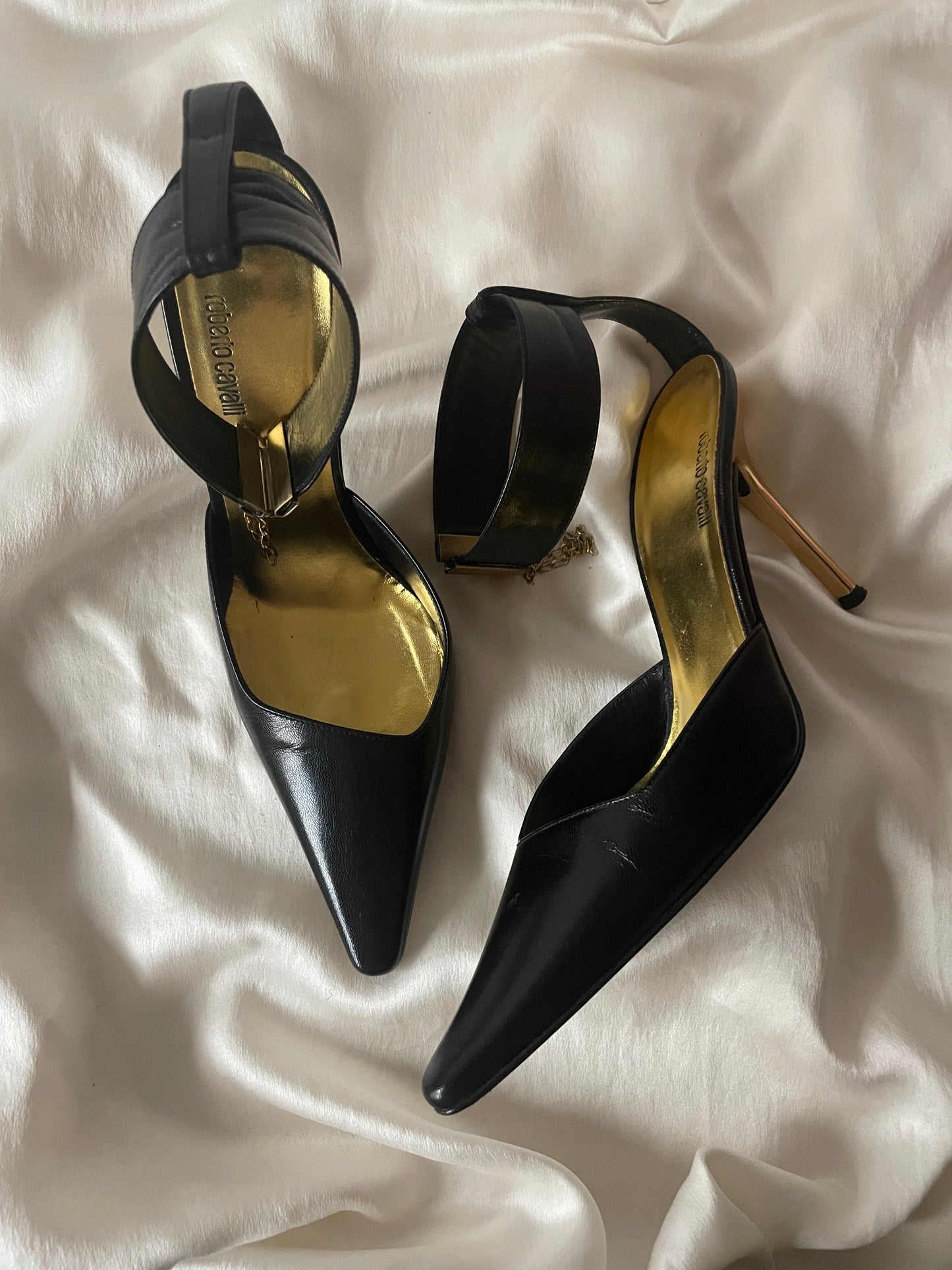 Roberto Cavalli pointed ankle cuff heels (EU 36 / US 5,5)