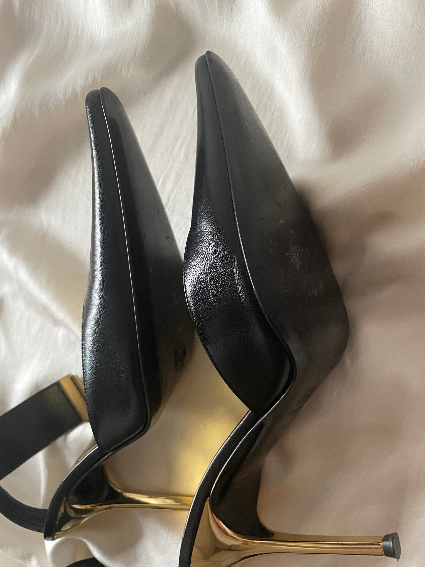 Roberto Cavalli pointed ankle cuff heels (EU 36 / US 5,5)