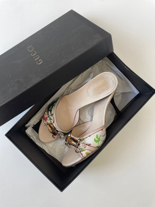 Vintage Gucci by Tom Ford 2000s beige floral bamboo horsebit heels