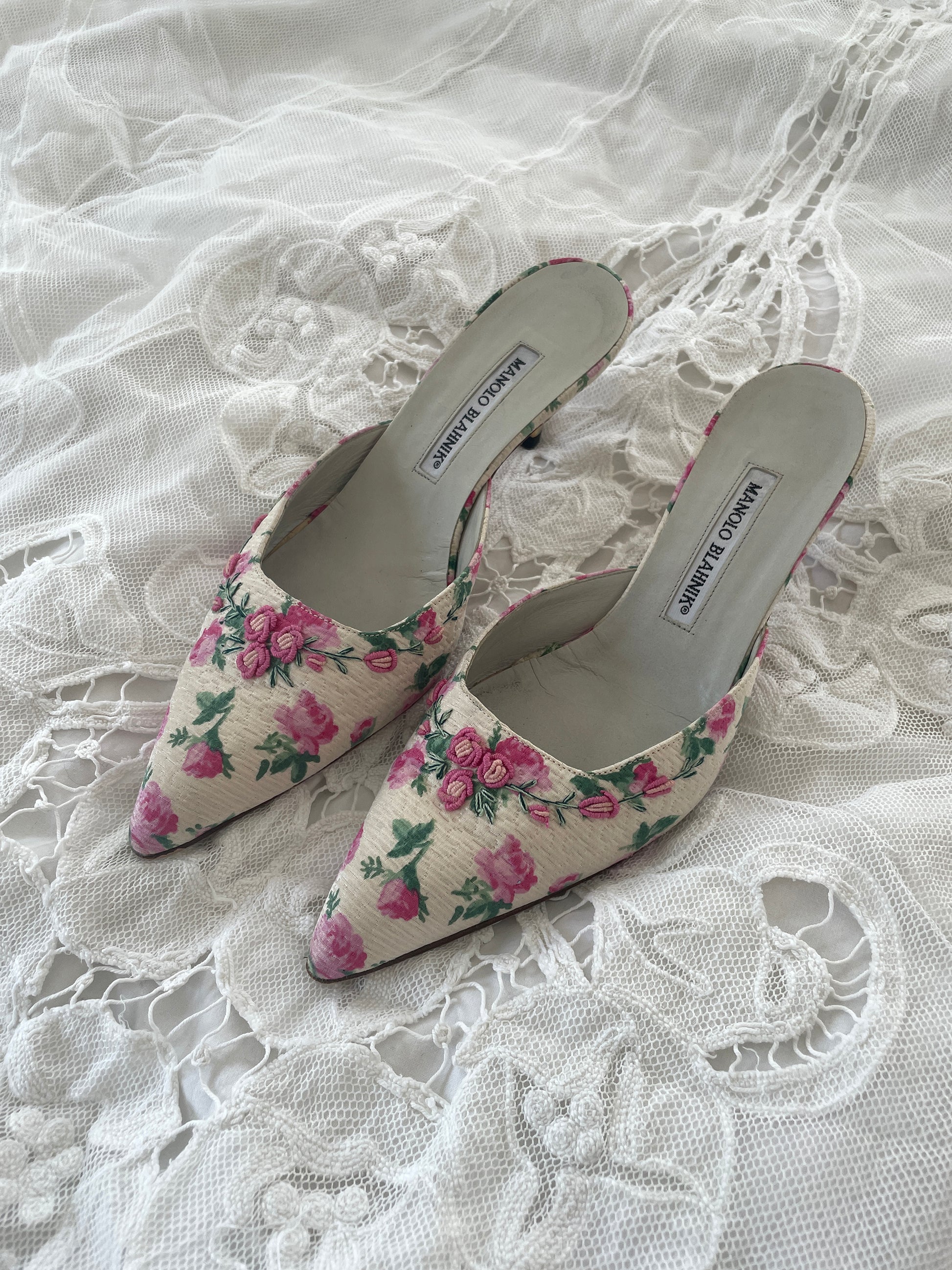 Vintage Manolo Blahnik 2000s white and pink silk roses kitten heel mules