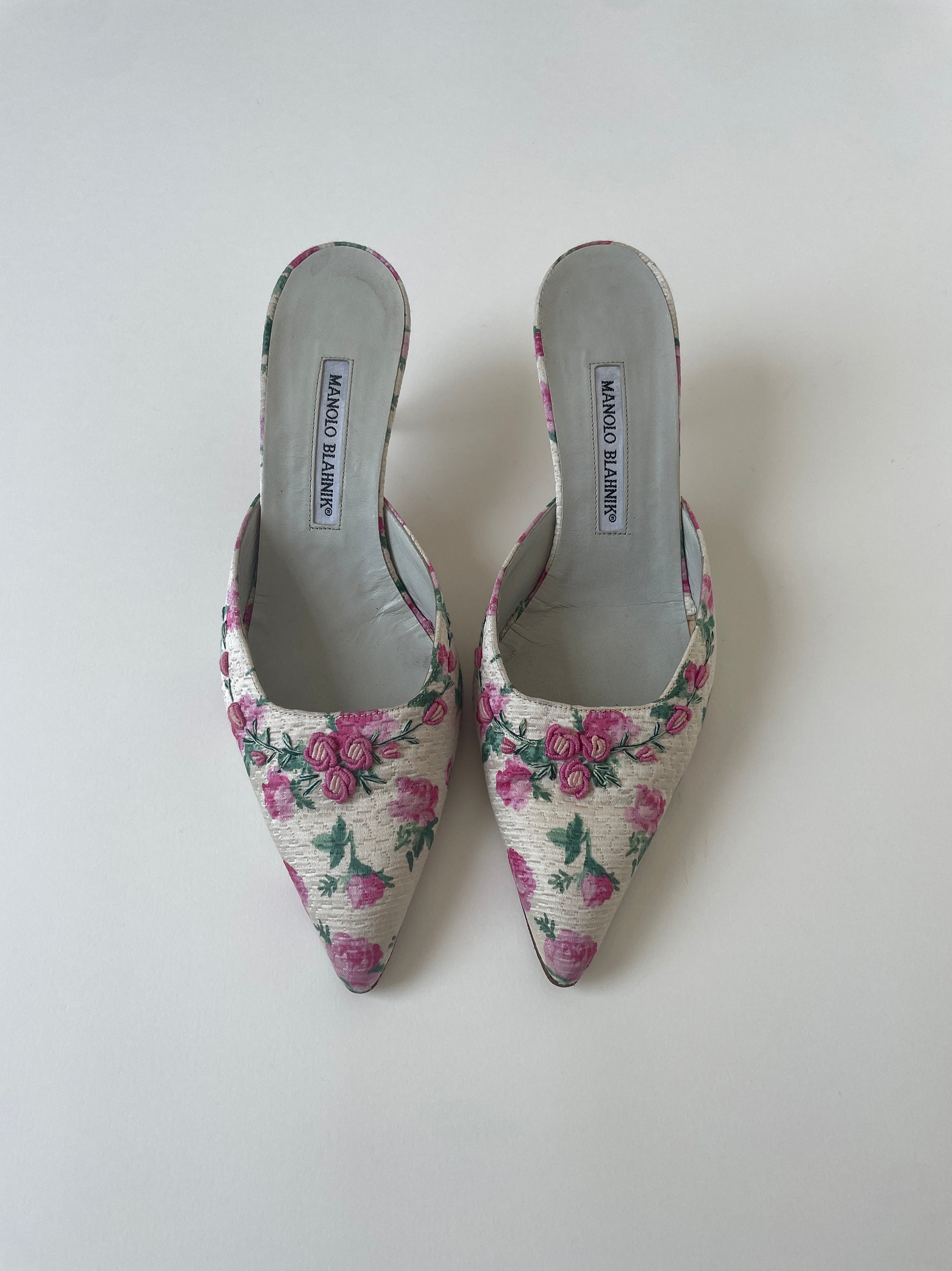 Vintage Manolo Blahnik 2000s white and pink silk roses kitten heel mules