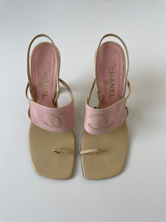 Vintage Chanel iconic 1990s by Karl Lagerfeld CC logo light pink flip flop heels with toe strap and flared heel.