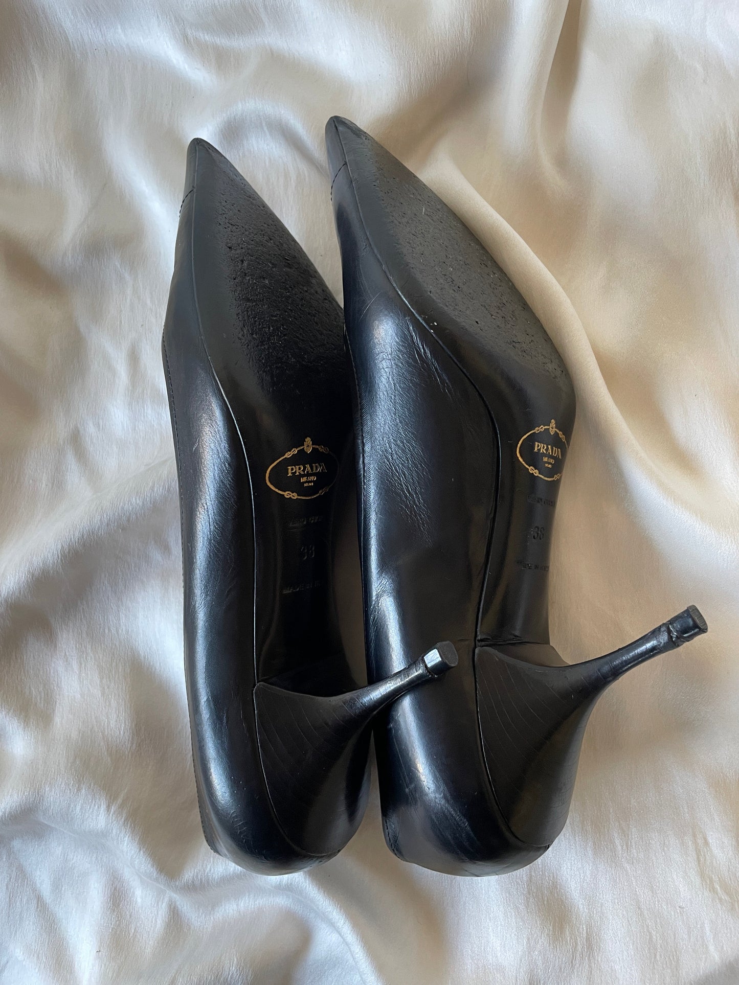 Prada metal logo heels (EU 38 / US 7,5)