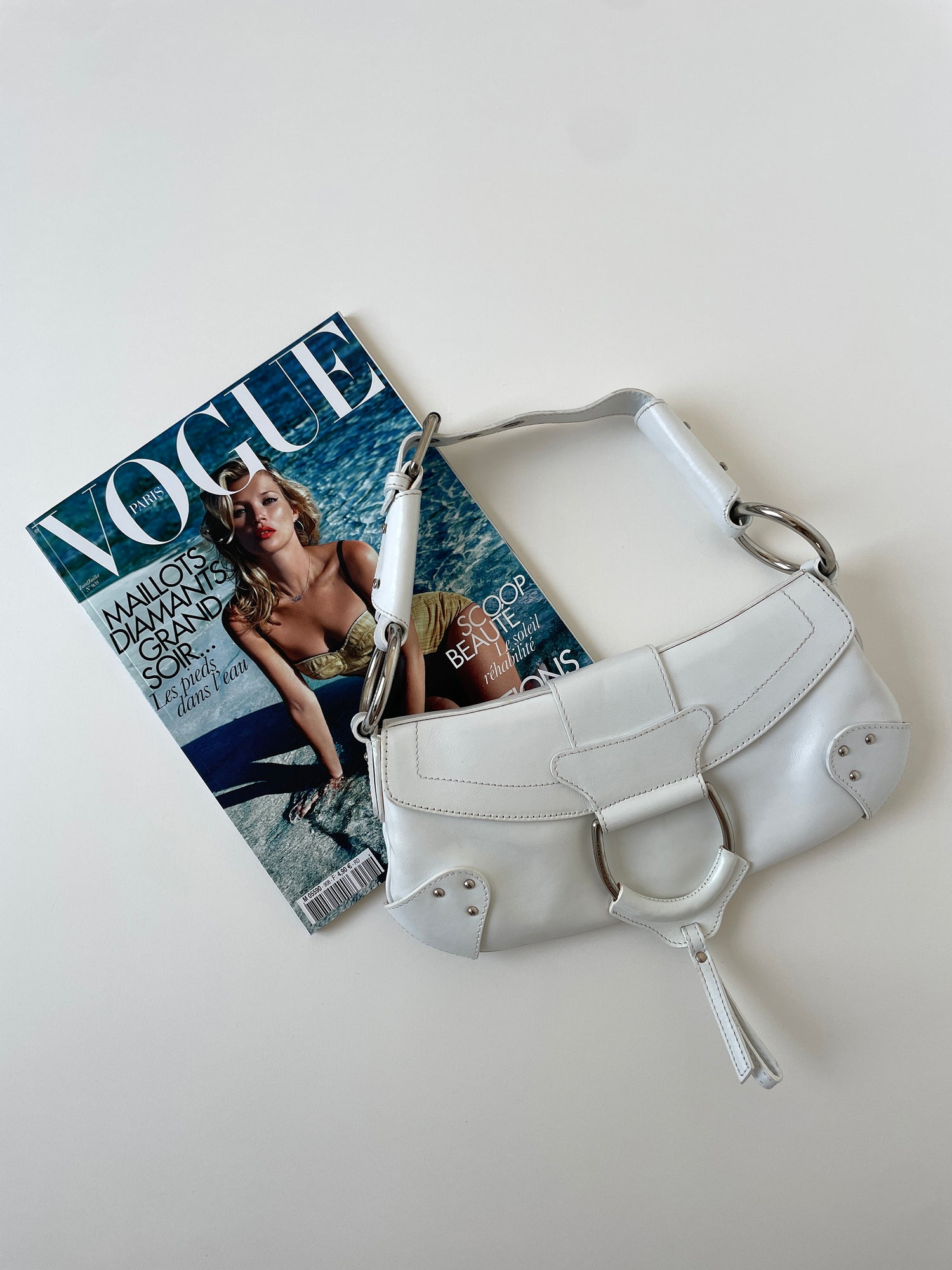 Vintage Dolce &amp; Gabbana 2000s white baguette bag. Iconic cheetah print lining and silver hardware D-ring
