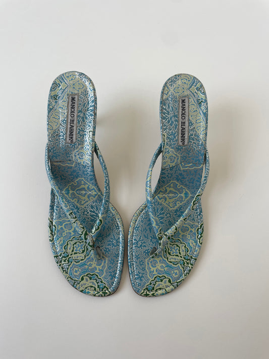 Vintage Manolo Blahnik baby blue metallic paisley thong kitten heels