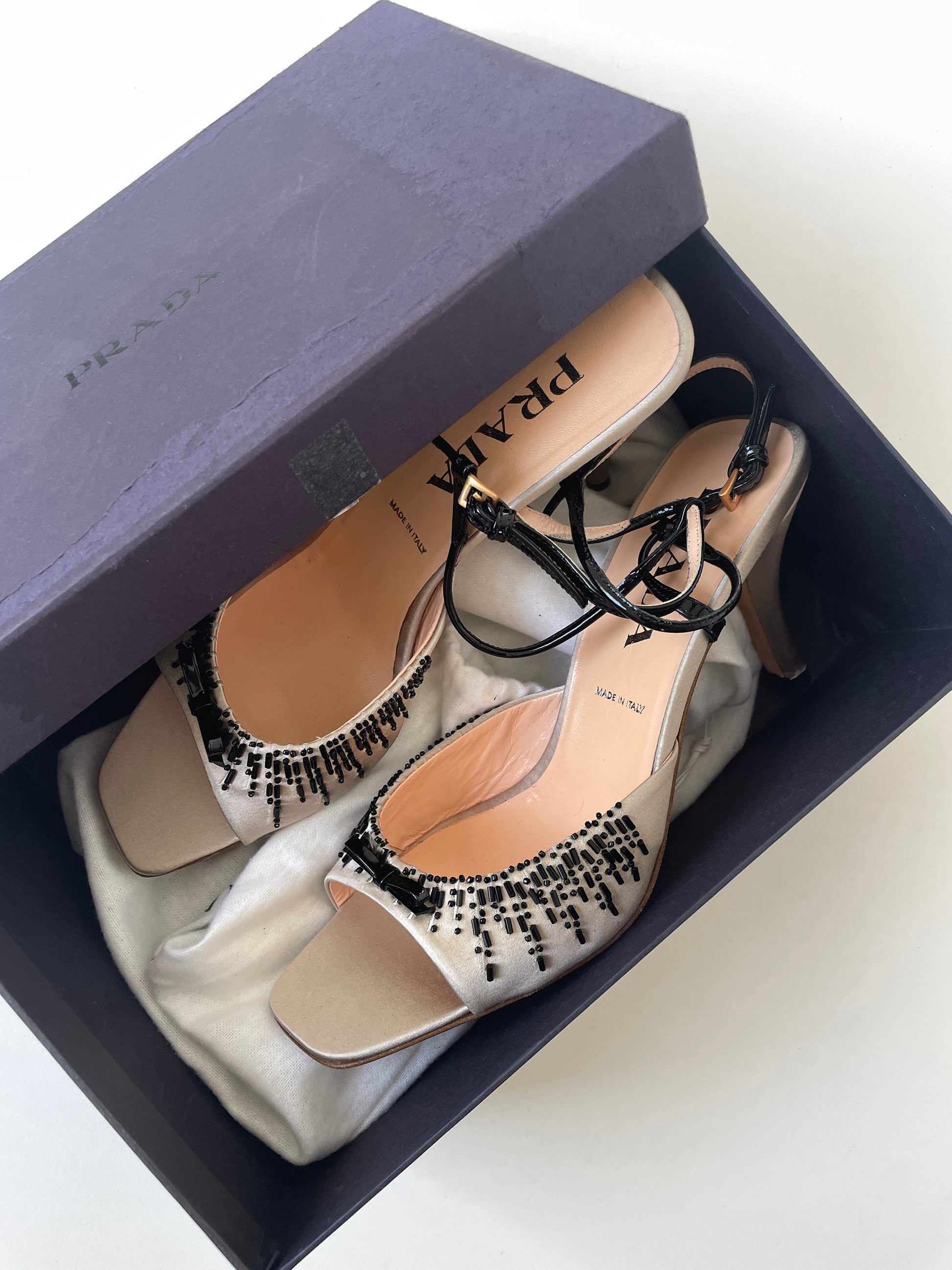 Vintage Prada S/S 1999 cream white silk bow heels with black beads in UNWORN condition