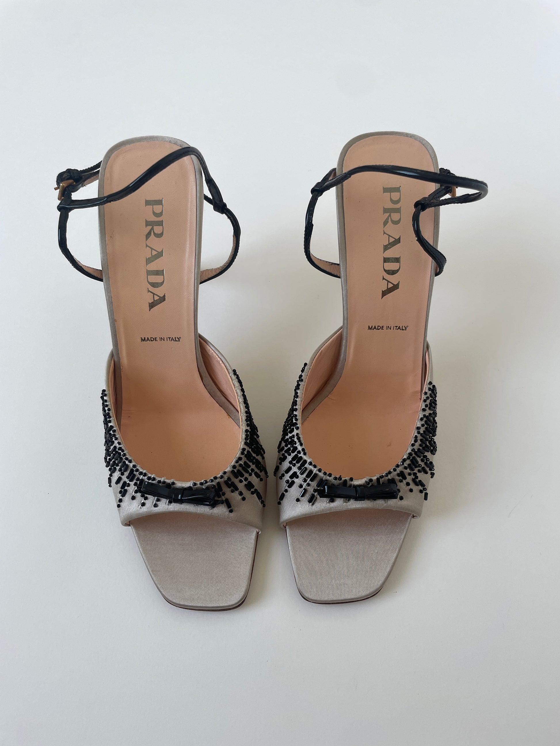 Vintage Prada S/S 1999 cream white silk bow heels with black beads in UNWORN condition