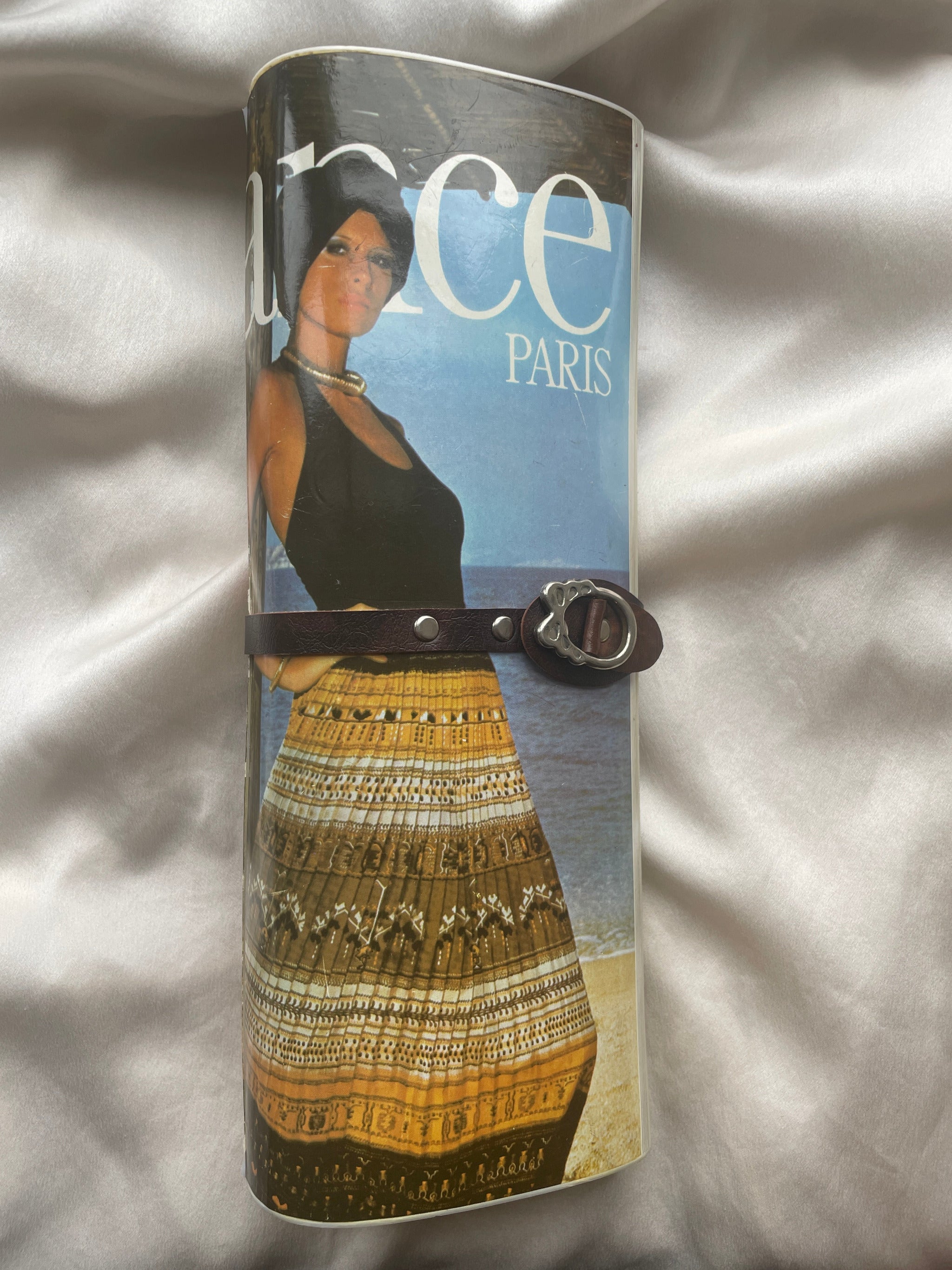 Vintage 1975 Magazine store Clutch