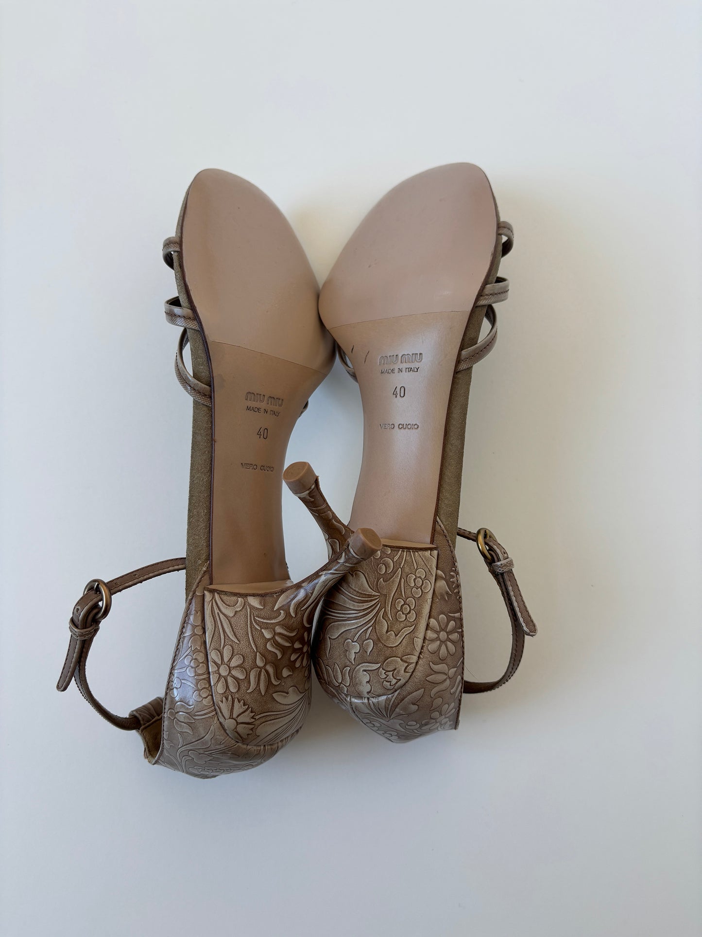 Miu Miu 2000s beige dainty bow suede embossed western kitten heels (EU 40 / US 9.5)