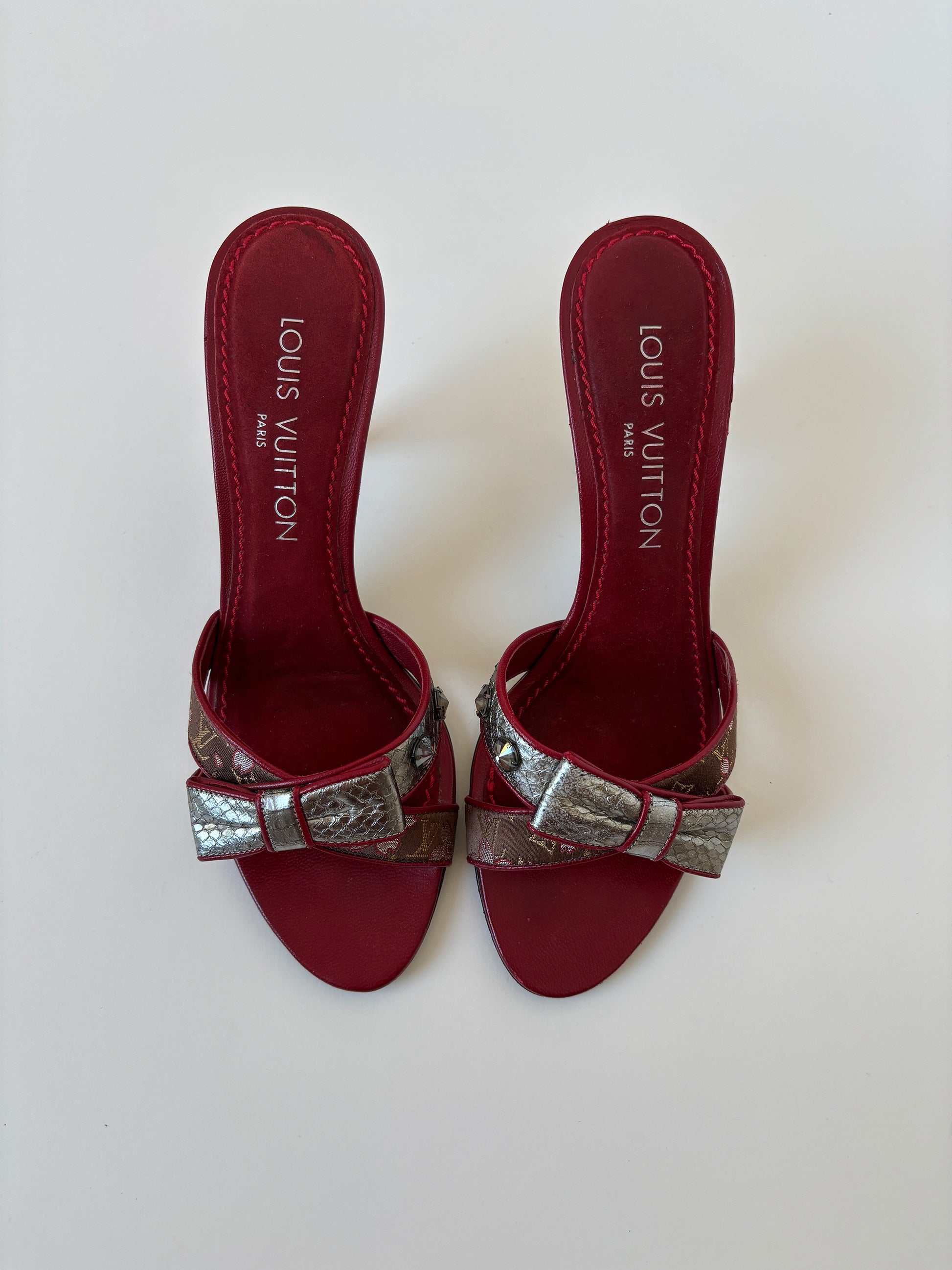 Vintage LV 2000s X TAKASHI MURAKAM 2003 iconic red cherry blossom bow heels with cute details.