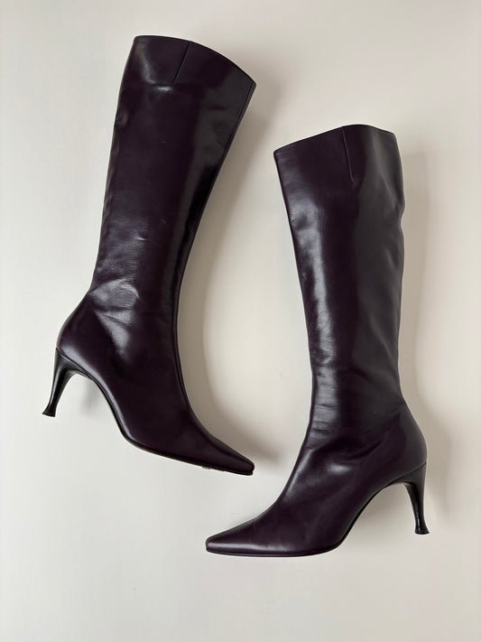 Vintage Sergio Rossi 2000s italian luxuryred boots with midi heel.