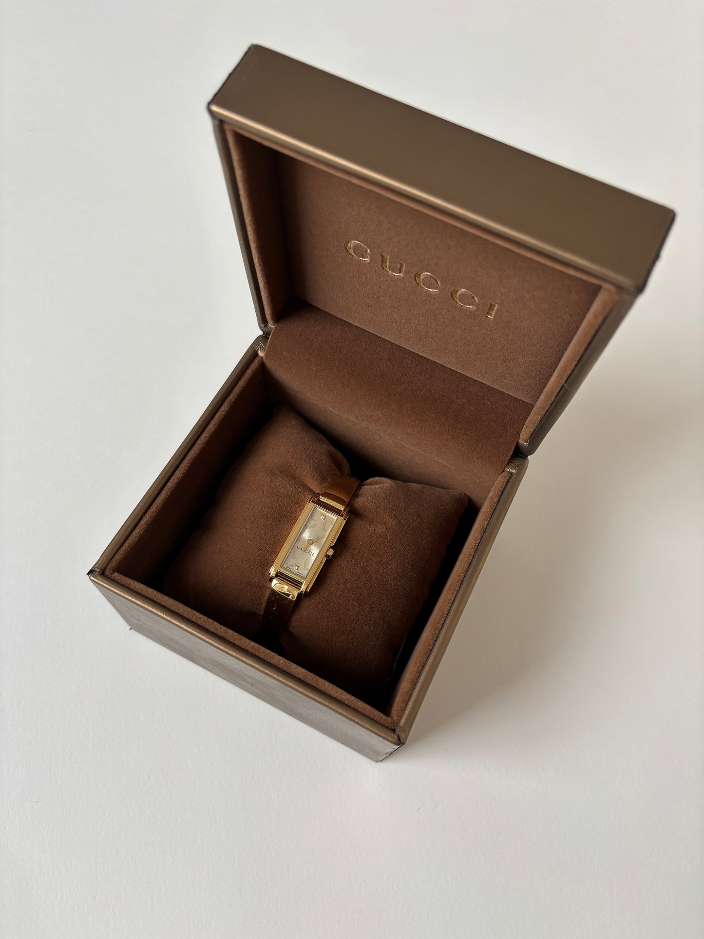 Gucci by Tom Ford 2000s 1500L 18K gold plated bangle watch