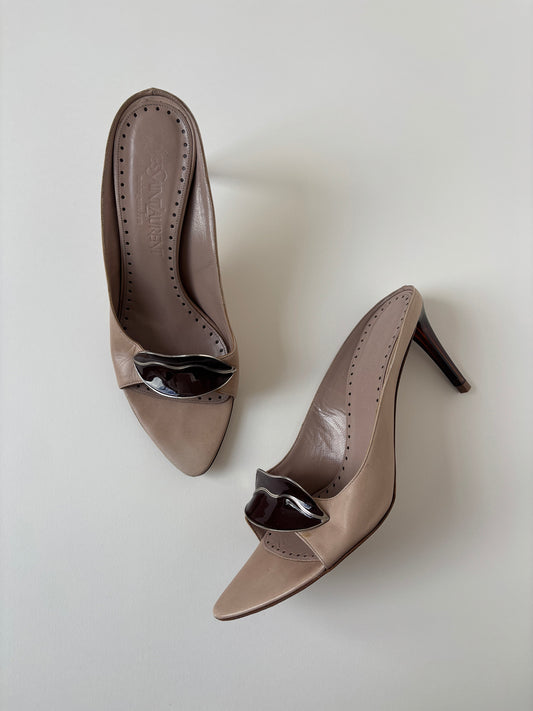 YSL by Tom Ford vintage S/S 2003 iconic nude Dali lips heels with dark brown application details.
