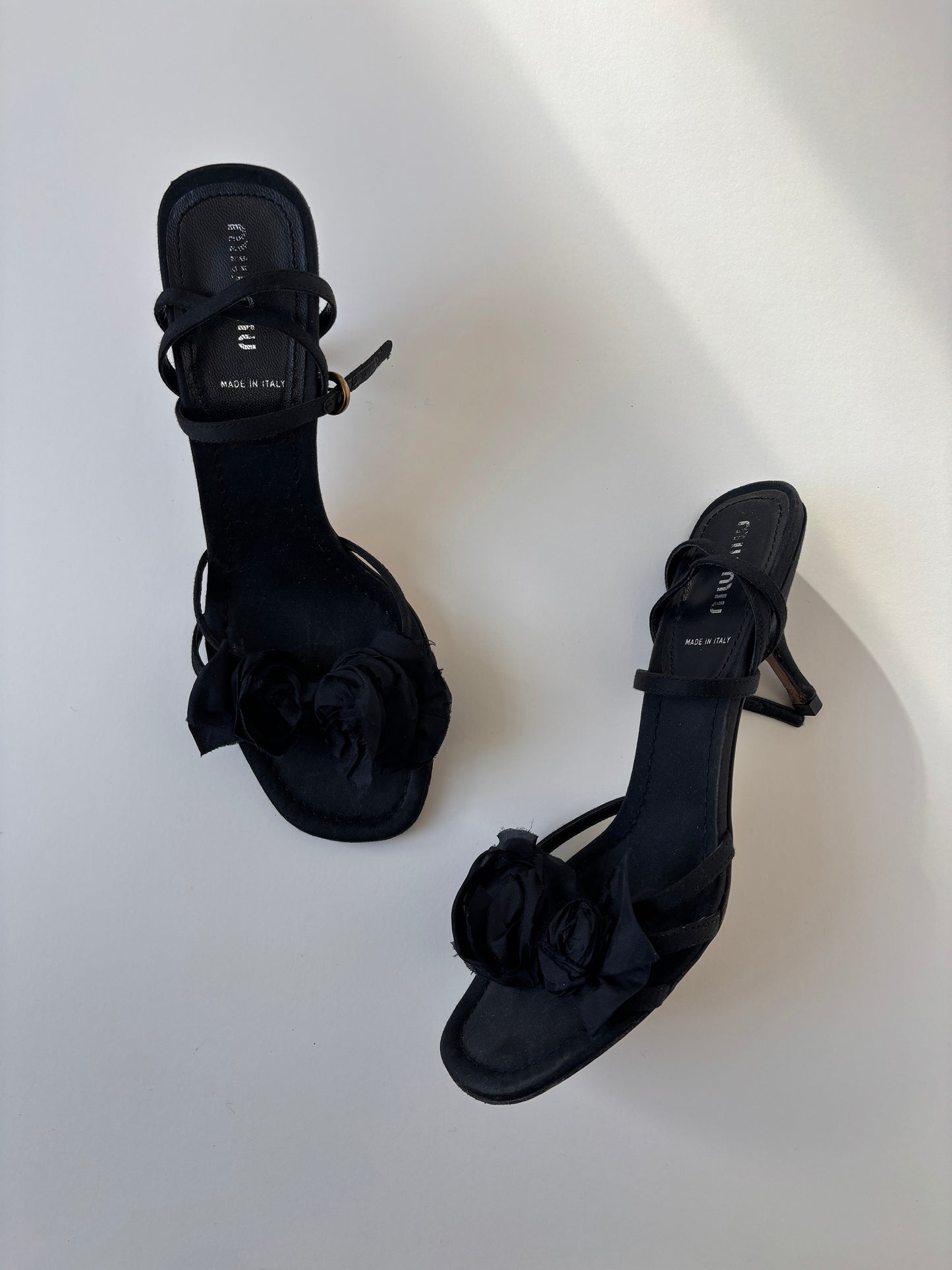 Miu Miu 2000s floral black silk roses kitten heels (EU 37,5 / US 7)