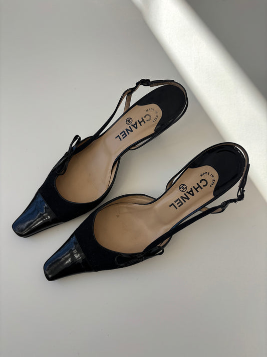Vintage Chanel by Karl Lagerfeld 2000s black sling back kitten heels with bow details.