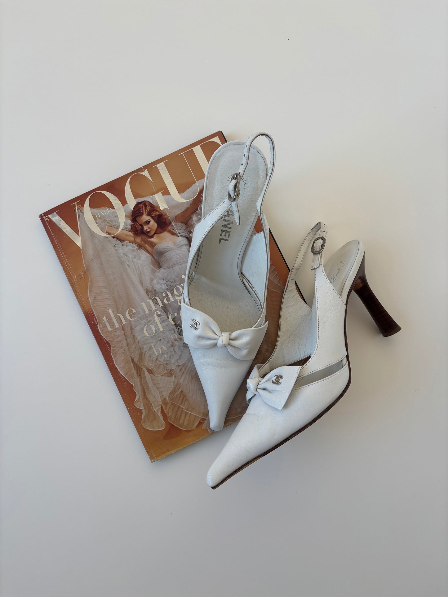 Chanel 2000s by Karl Lagerfeld white bow heels (EU 38 / US 7.5)