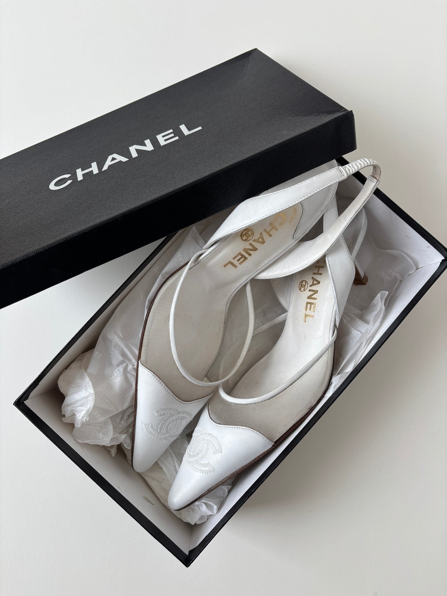 Chanel iconic CC mesh kitten heel sling back white (EU 38 / US 7,5)