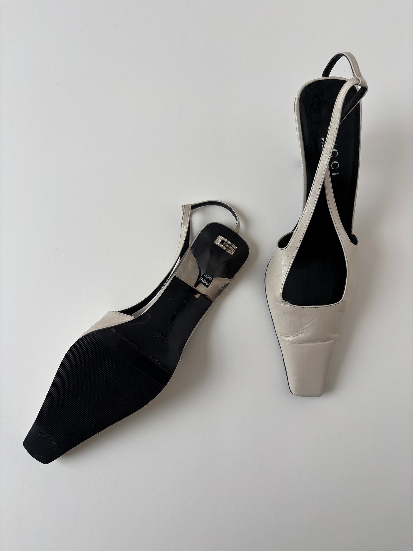 Gucci by Tom Ford S/S 1998 cream white sling back kitten heels (EU 39 / US 8.5)